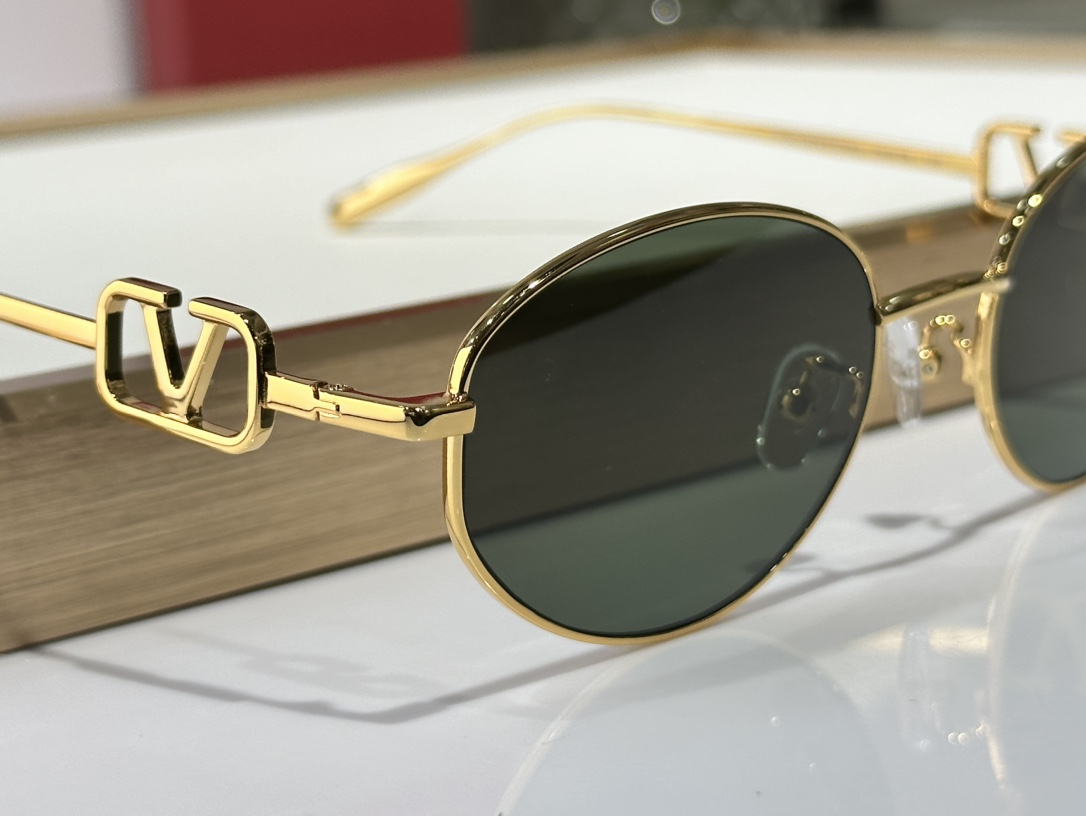  VALENTINO
MOD：VLS138A 
SIZE：53-18-145

