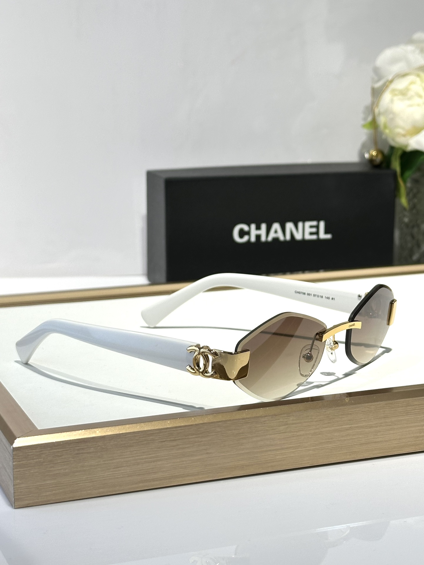  CHANEL
Mod 0706
Size57口18-145
