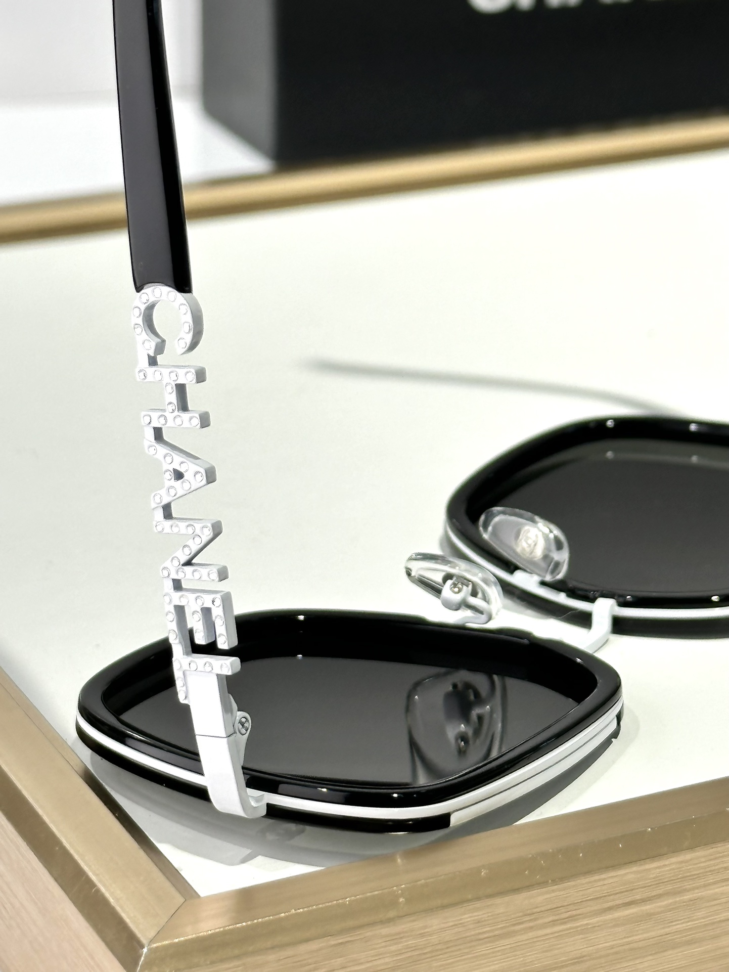  CHANEL
Mod 0709
Size57口21-145
