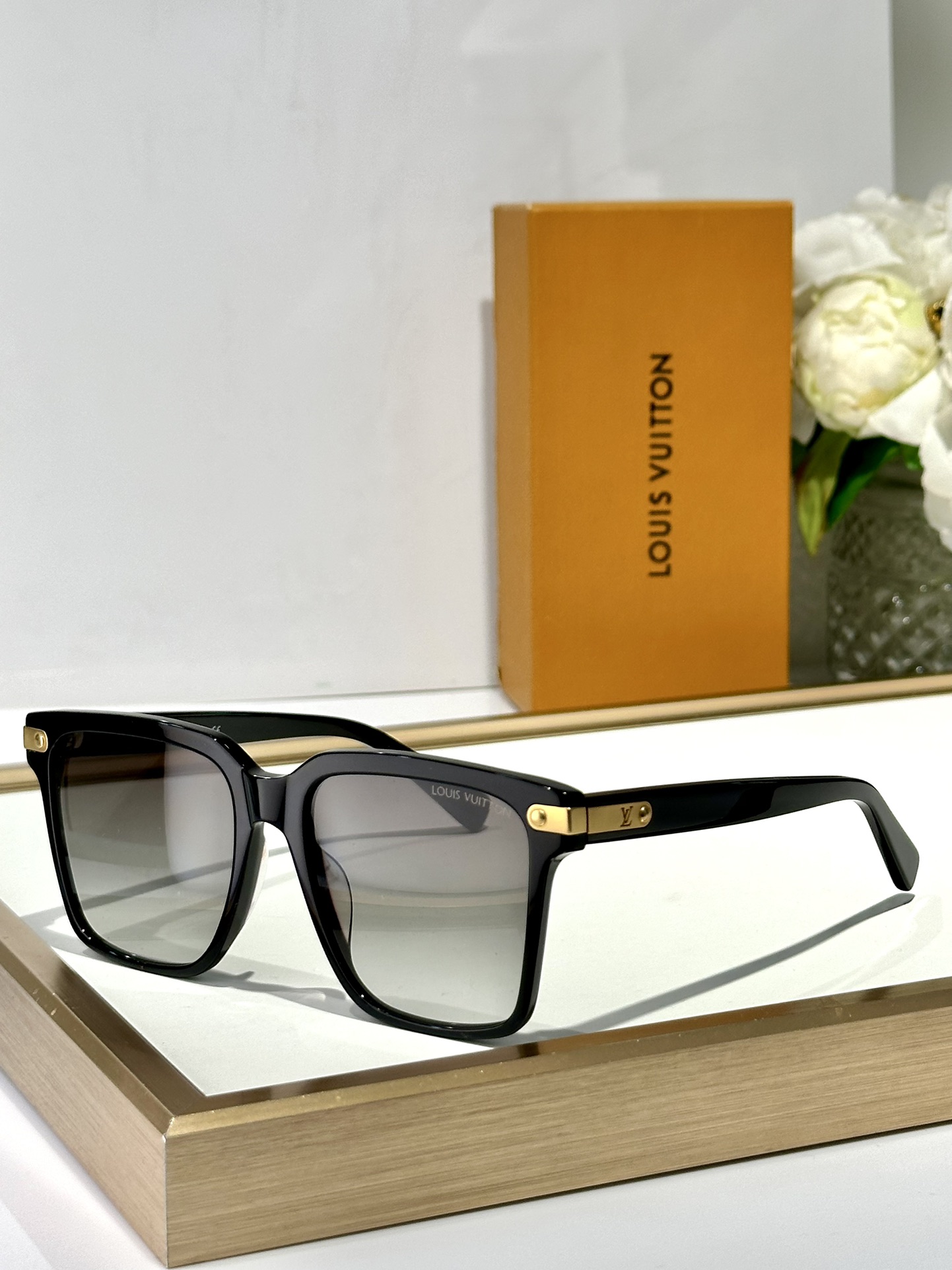  LOUIS
MOD 02308
Size54-19-145

