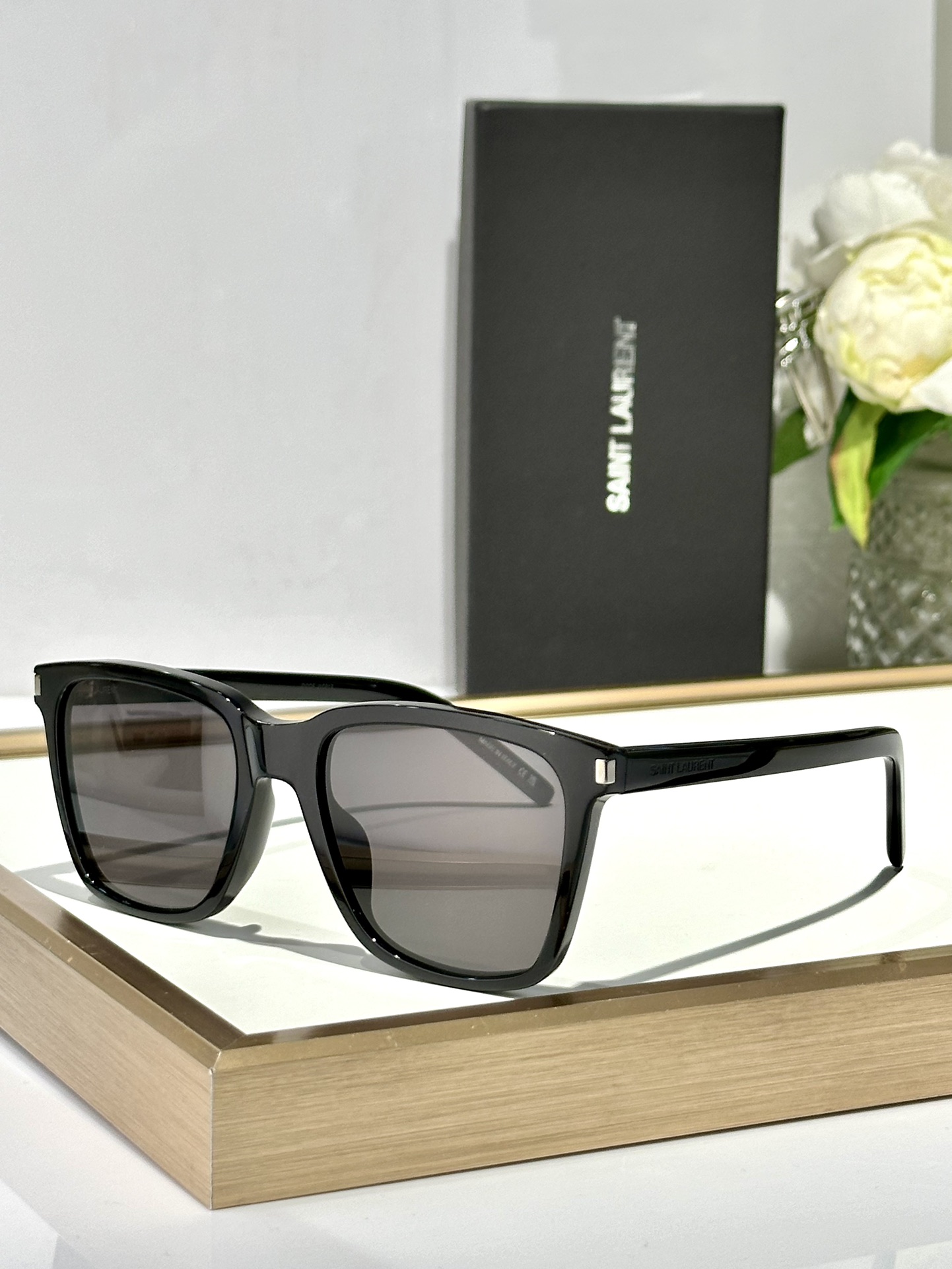  SAINT LAUREN*
ModelSL717
Size54口18-145
