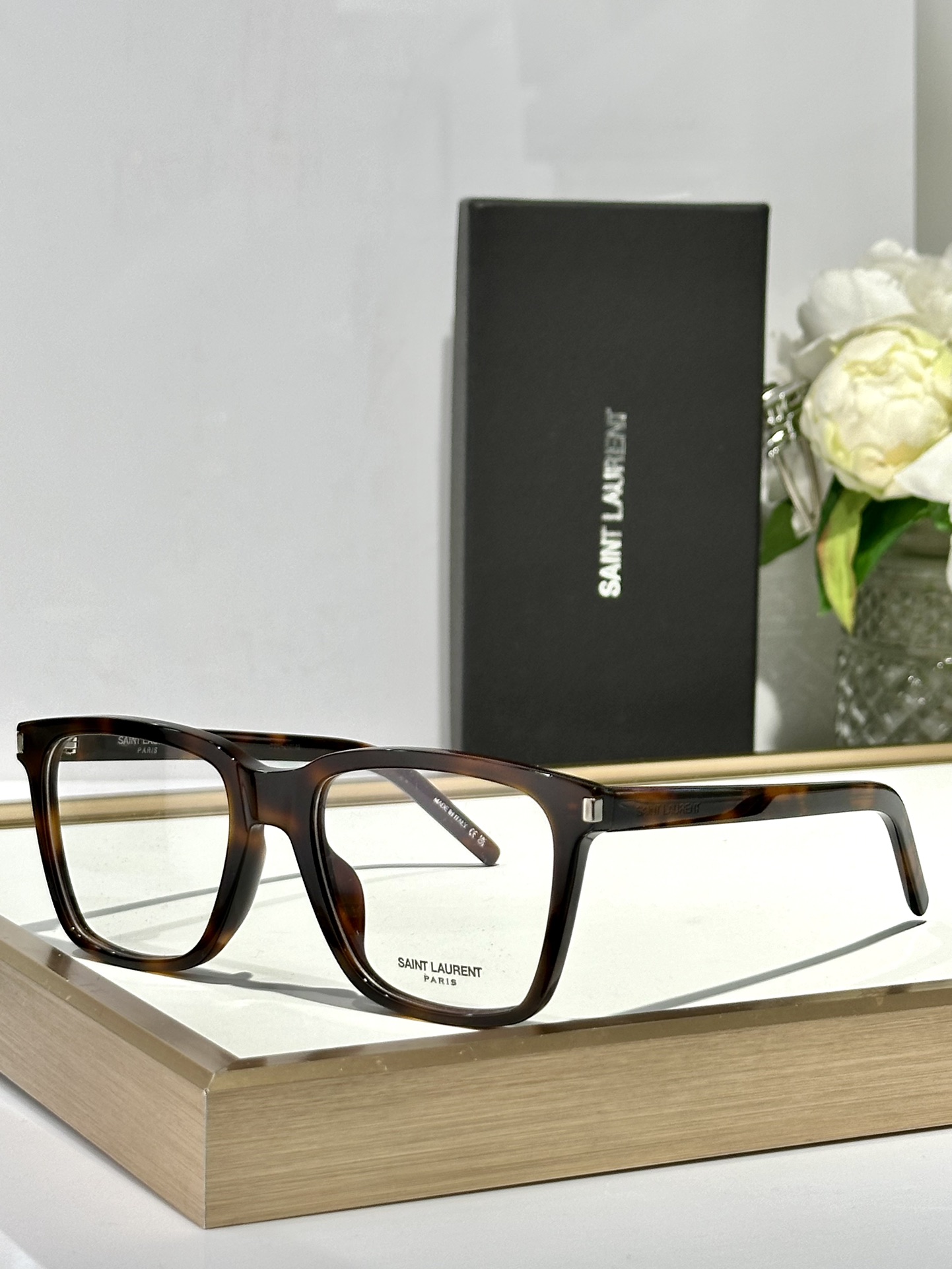  SAINT LAUREN*
ModelSL717
Size54口18-145
