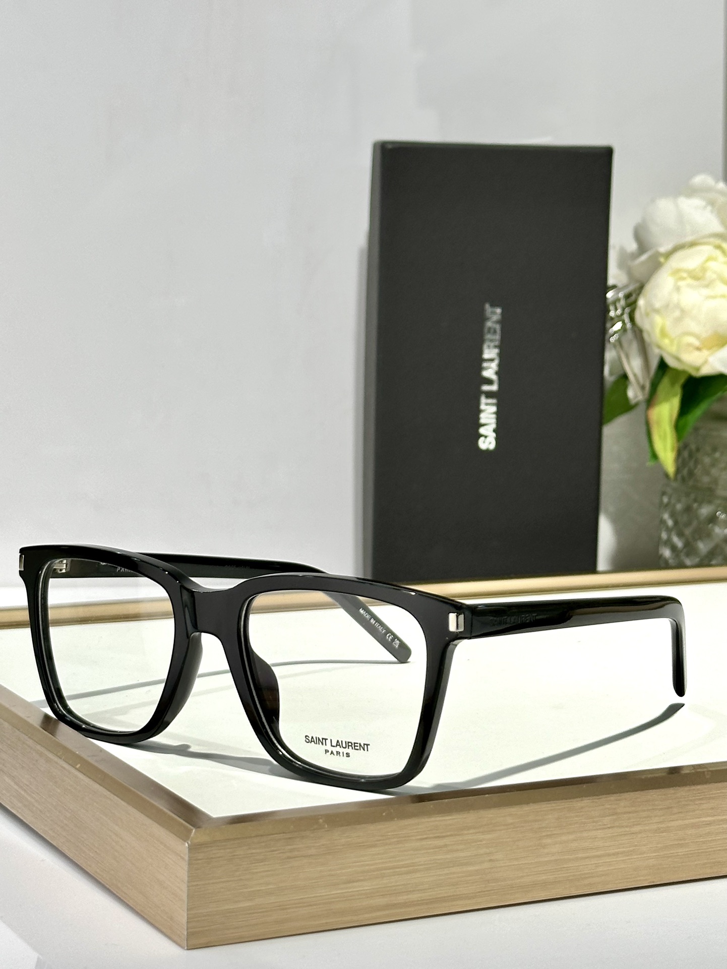  SAINT LAUREN*
ModelSL717
Size54口18-145
