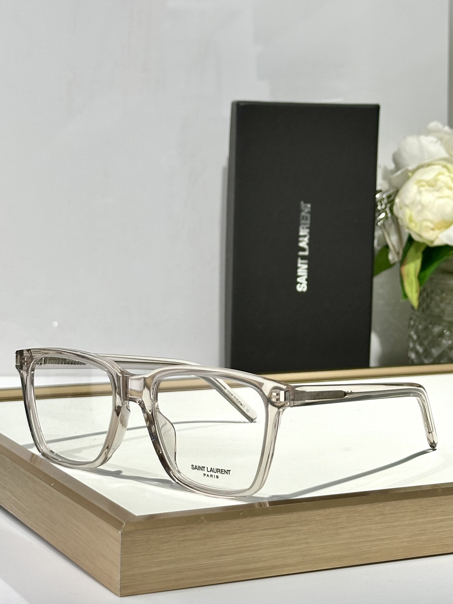  SAINT LAUREN*
ModelSL717
Size54口18-145
