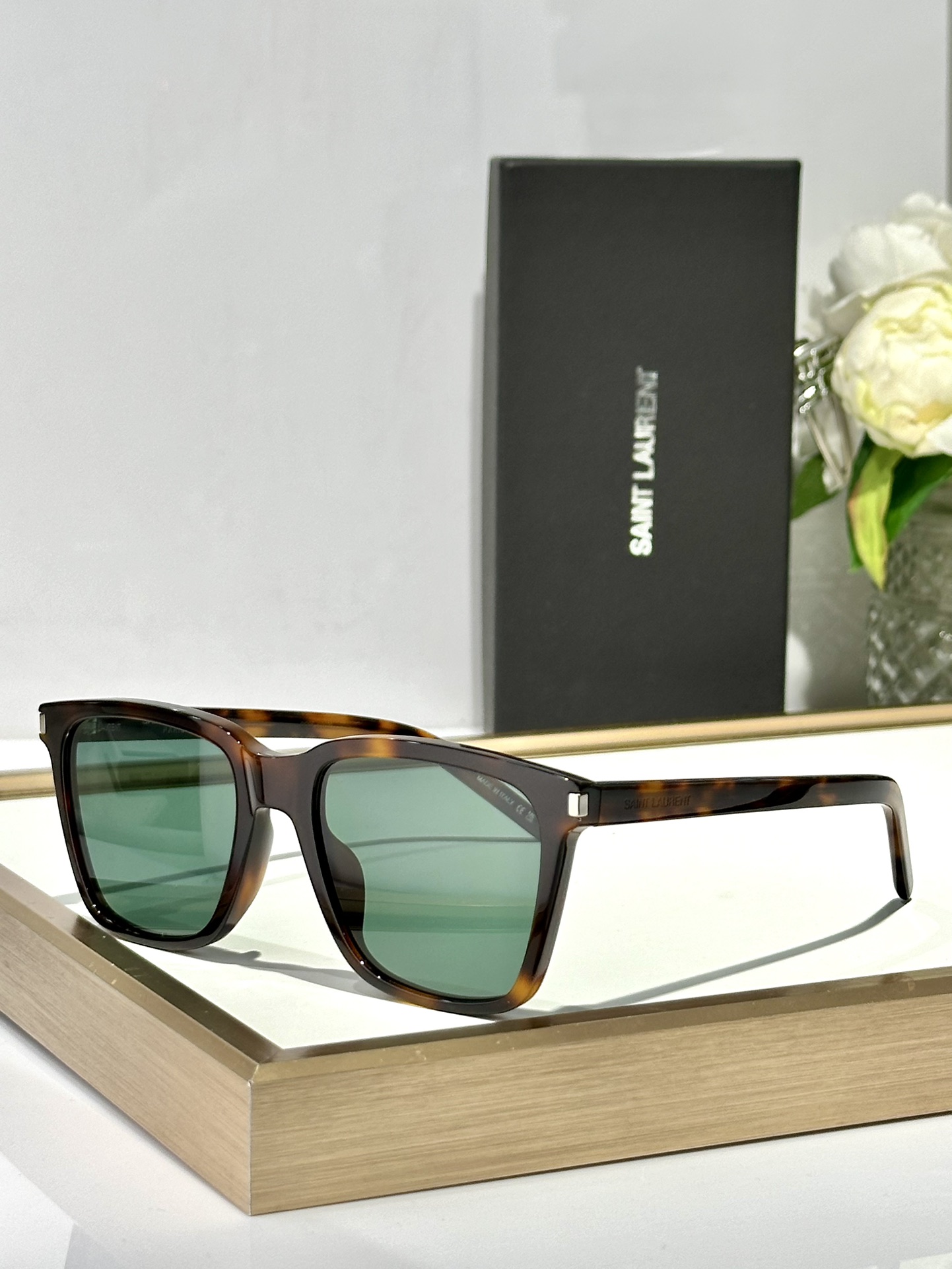  SAINT LAUREN*
ModelSL717
Size54口18-145
