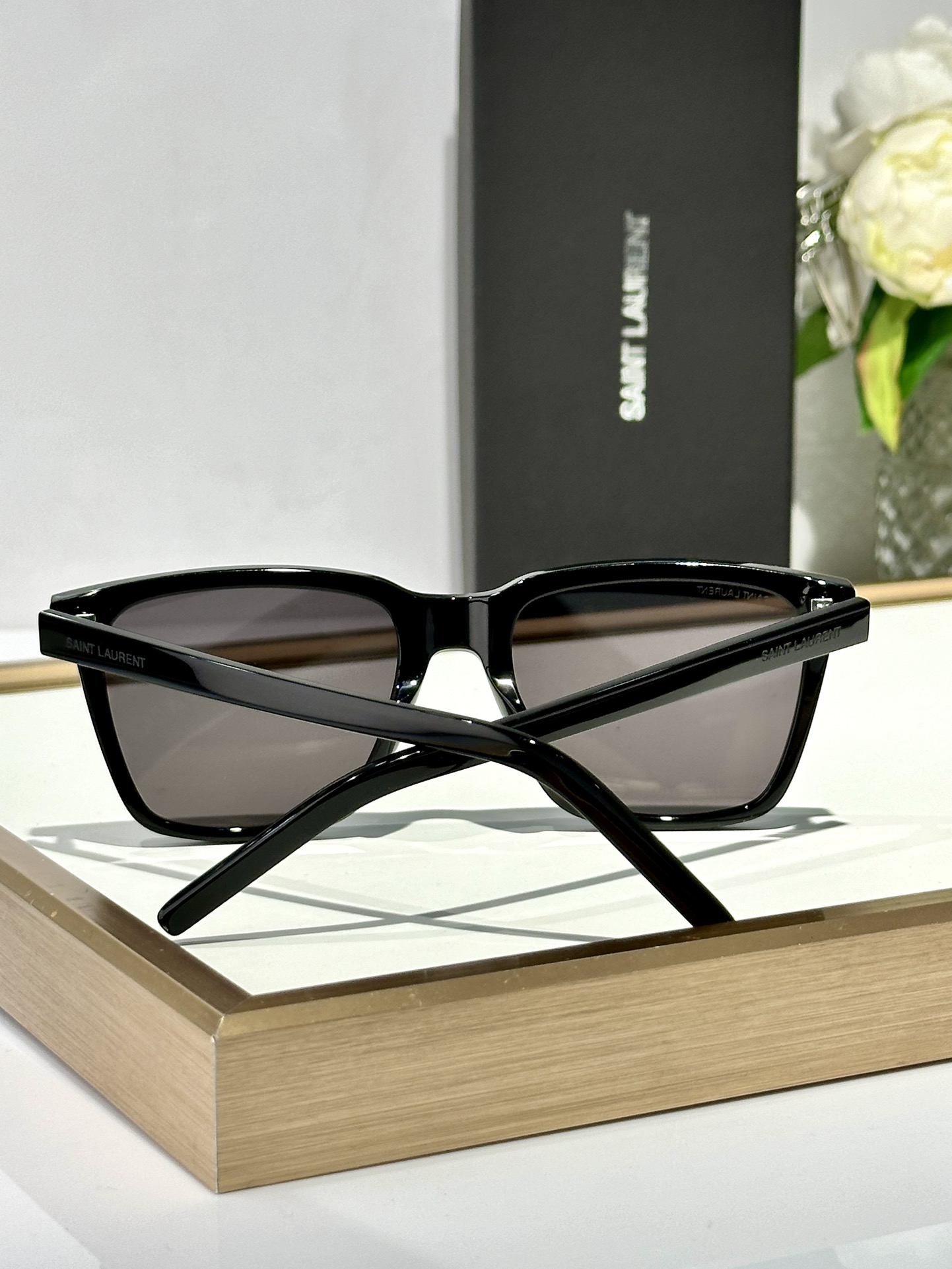  SAINT LAUREN*
ModelSL717
Size54口18-145
