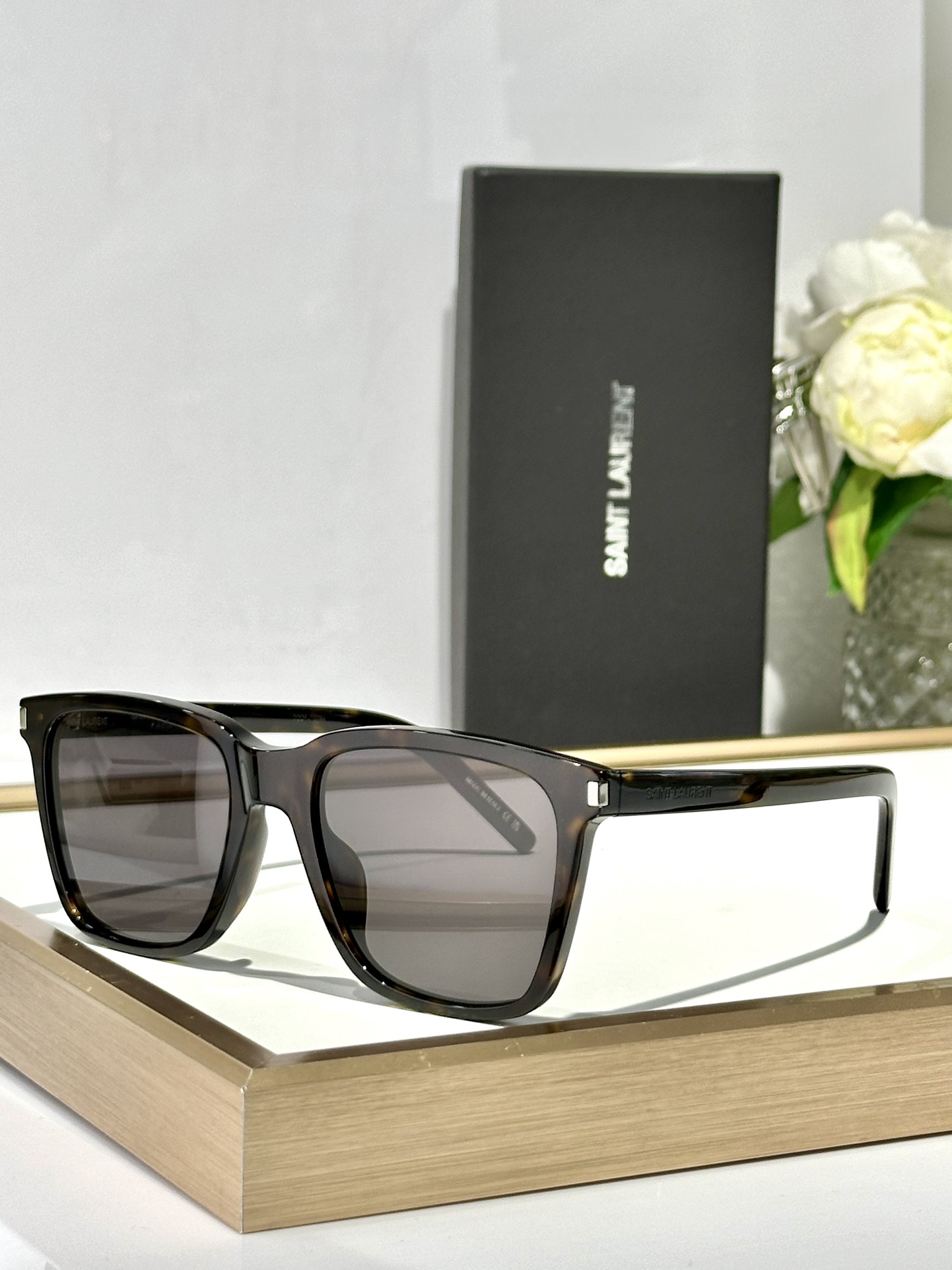  SAINT LAUREN*
ModelSL717
Size54口18-145
