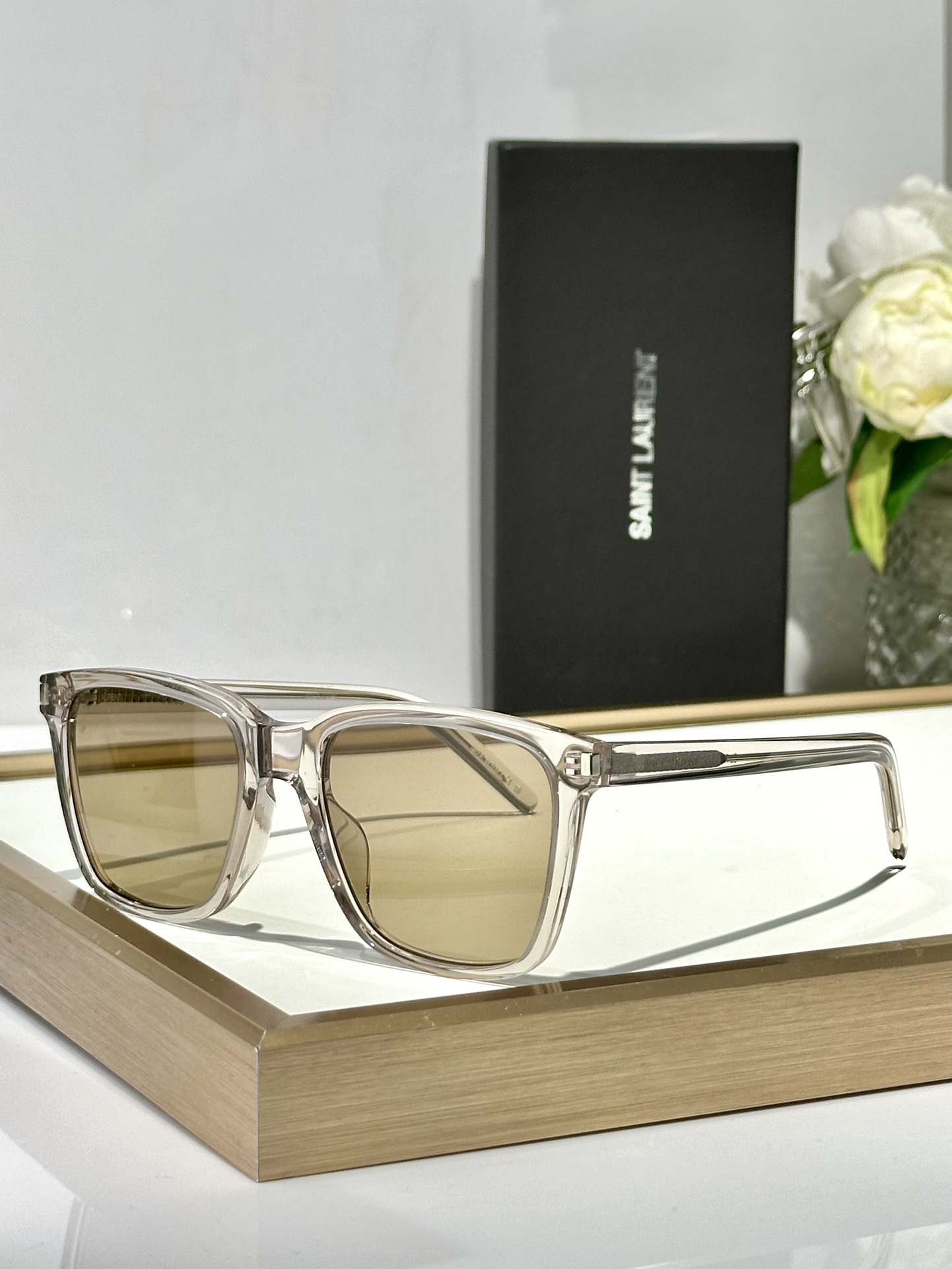 SAINT LAUREN*
ModelSL717
Size54口18-145
