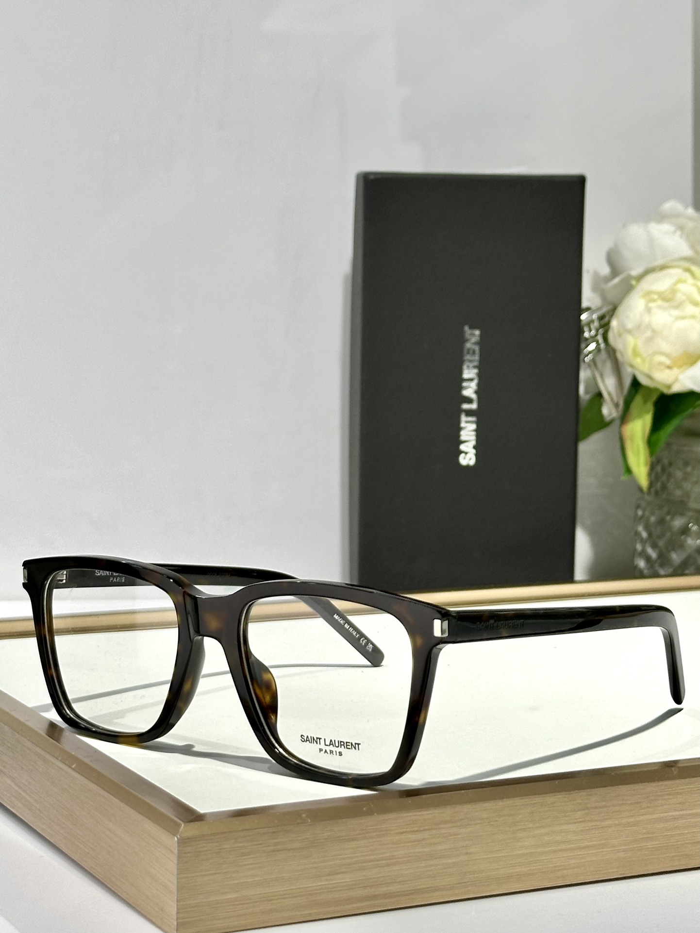  SAINT LAUREN*
ModelSL717
Size54口18-145
