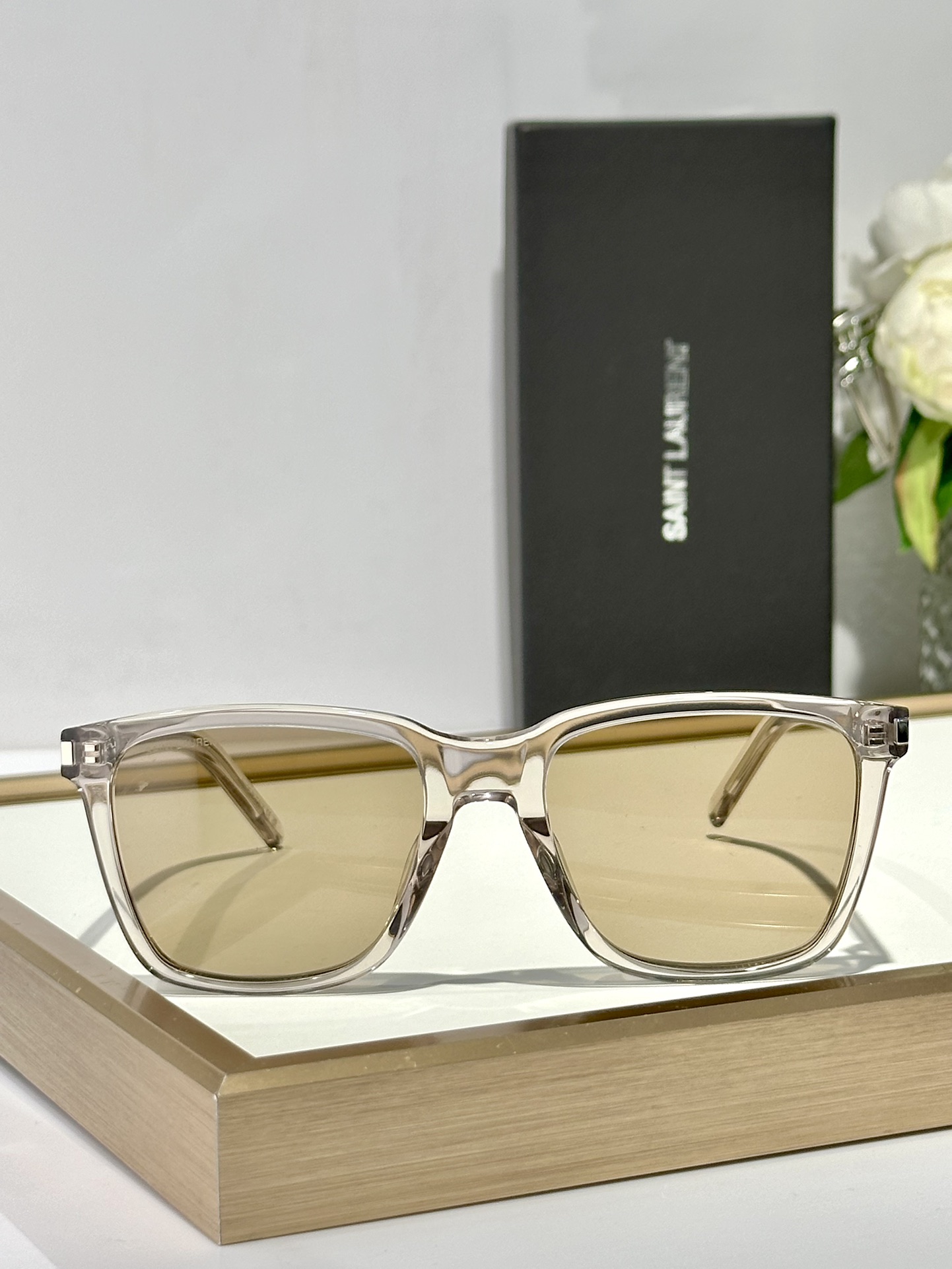  SAINT LAUREN* 
ModelSL717
Size54口18-145
