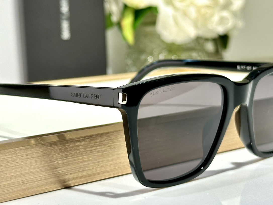  SAINT LAUREN* 
ModelSL717
Size54口18-145
