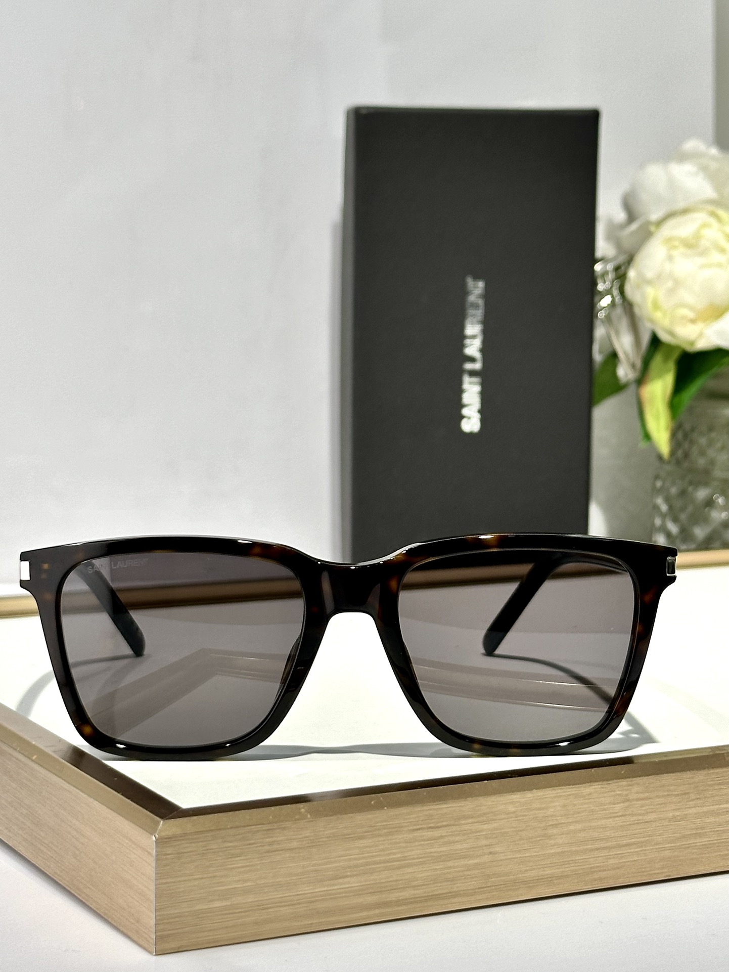  SAINT LAUREN* 
ModelSL717
Size54口18-145
