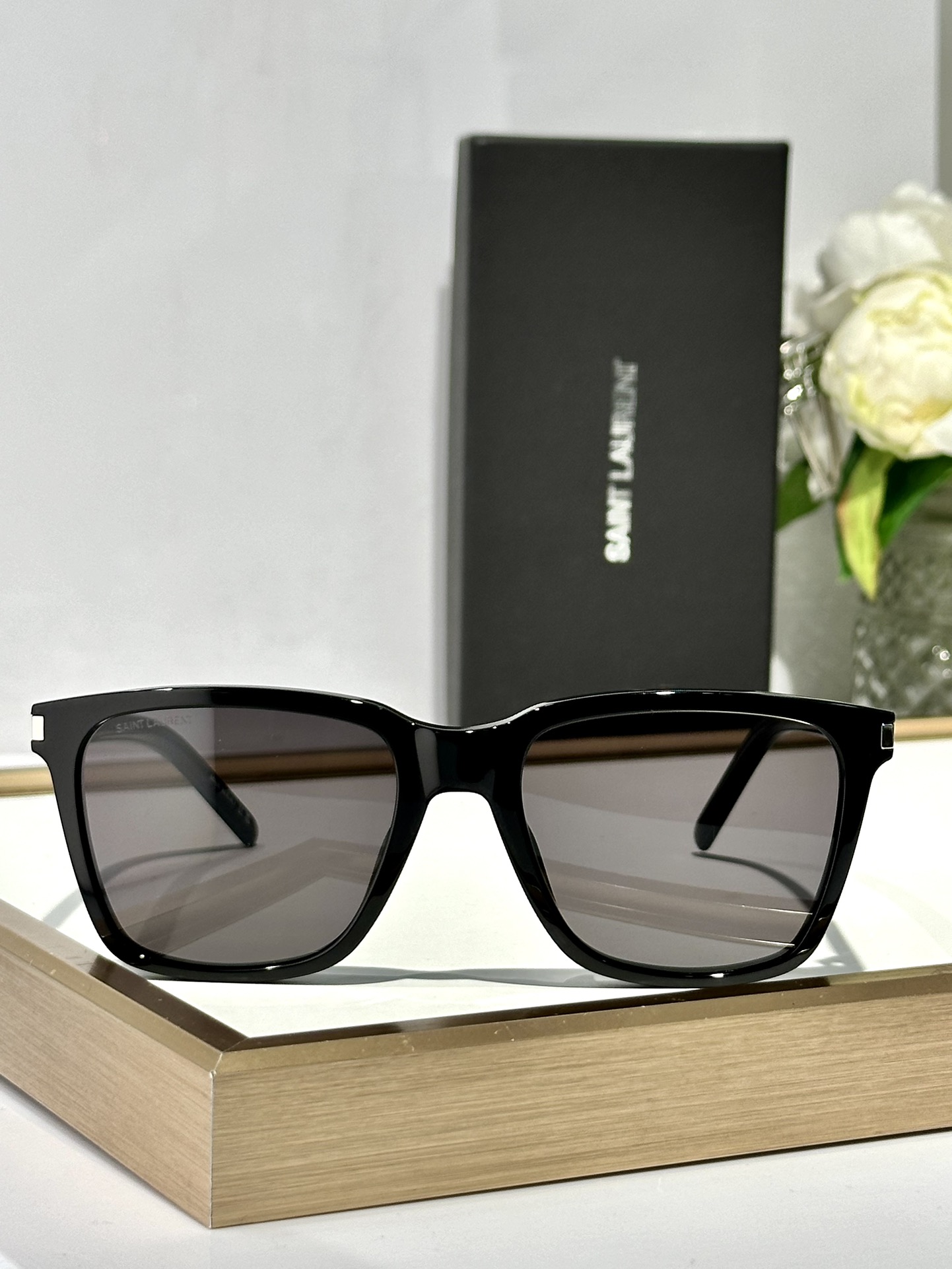 SAINT LAUREN* 
ModelSL717
Size54口18-145
