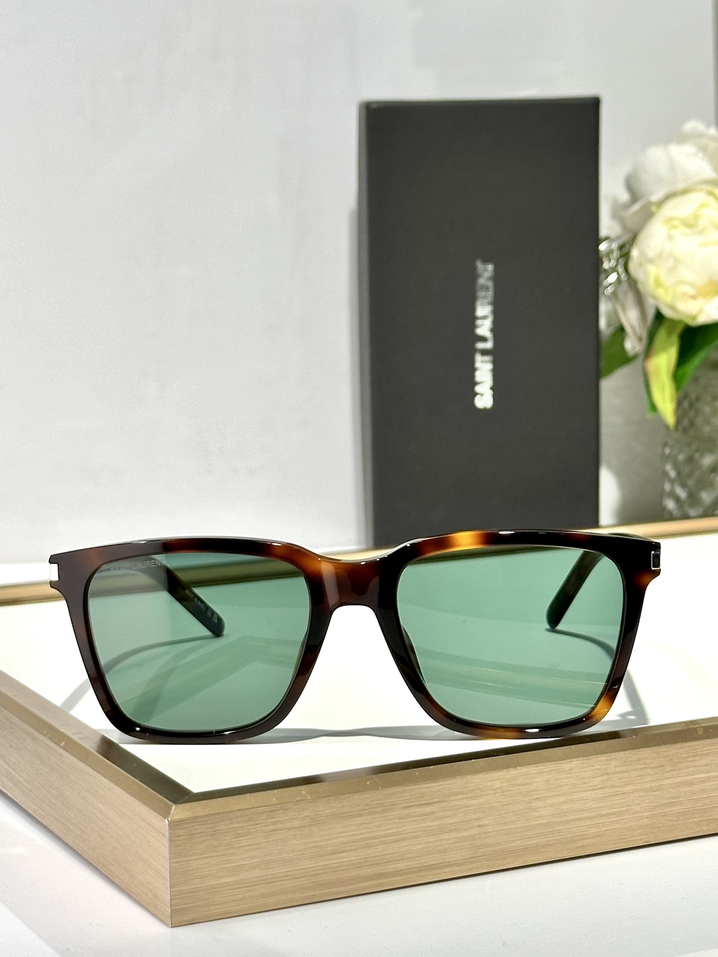  SAINT LAUREN* 
ModelSL717
Size54口18-145
