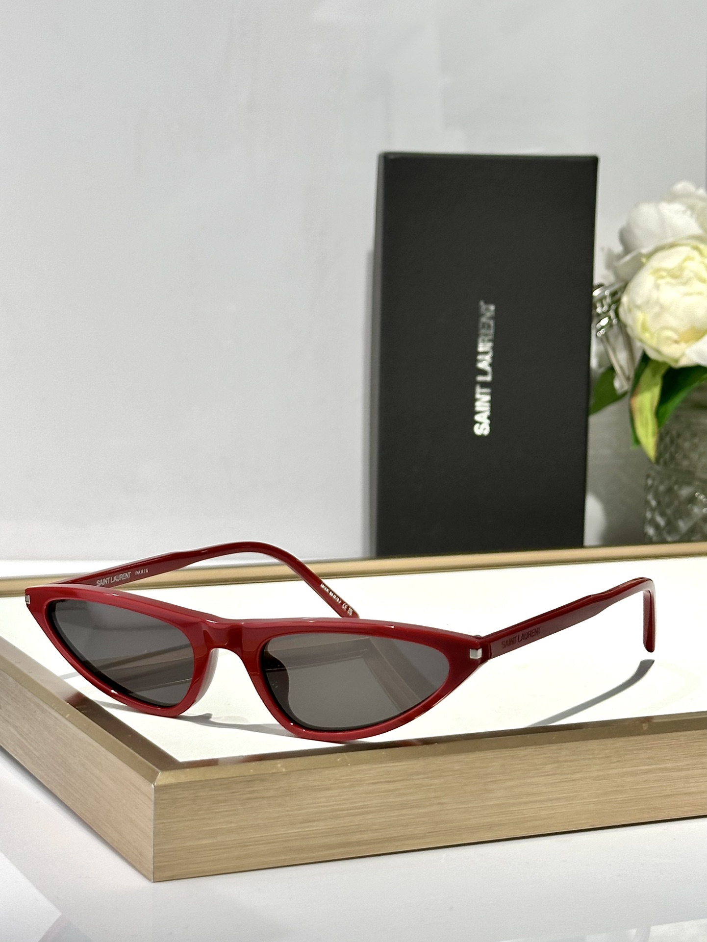  Saint*
Corner Angle SL703 sunglasses 
size：55口19-14
