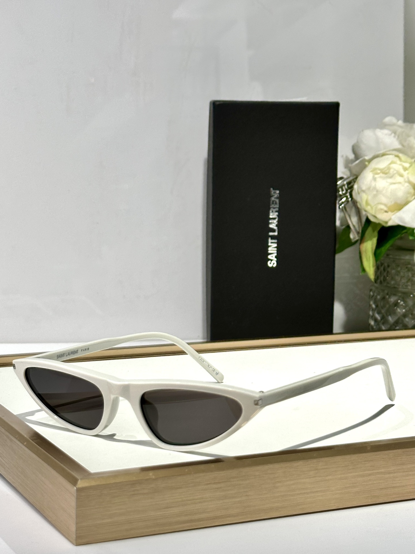  Saint*
Corner Angle SL703 sunglasses 
size：55口19-14