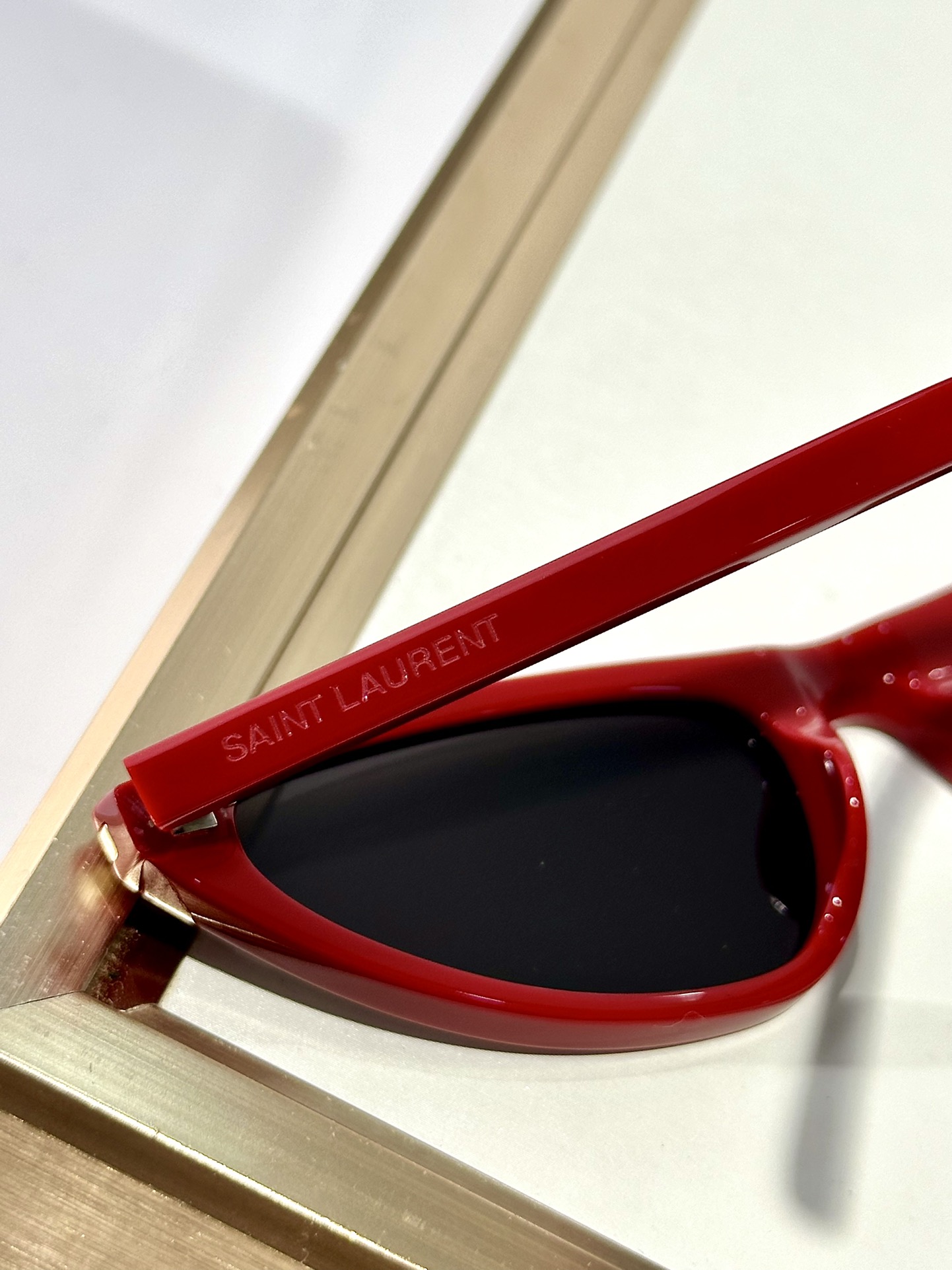  Saint*
Corner Angle SL703 sunglasses 
size：55口19-14