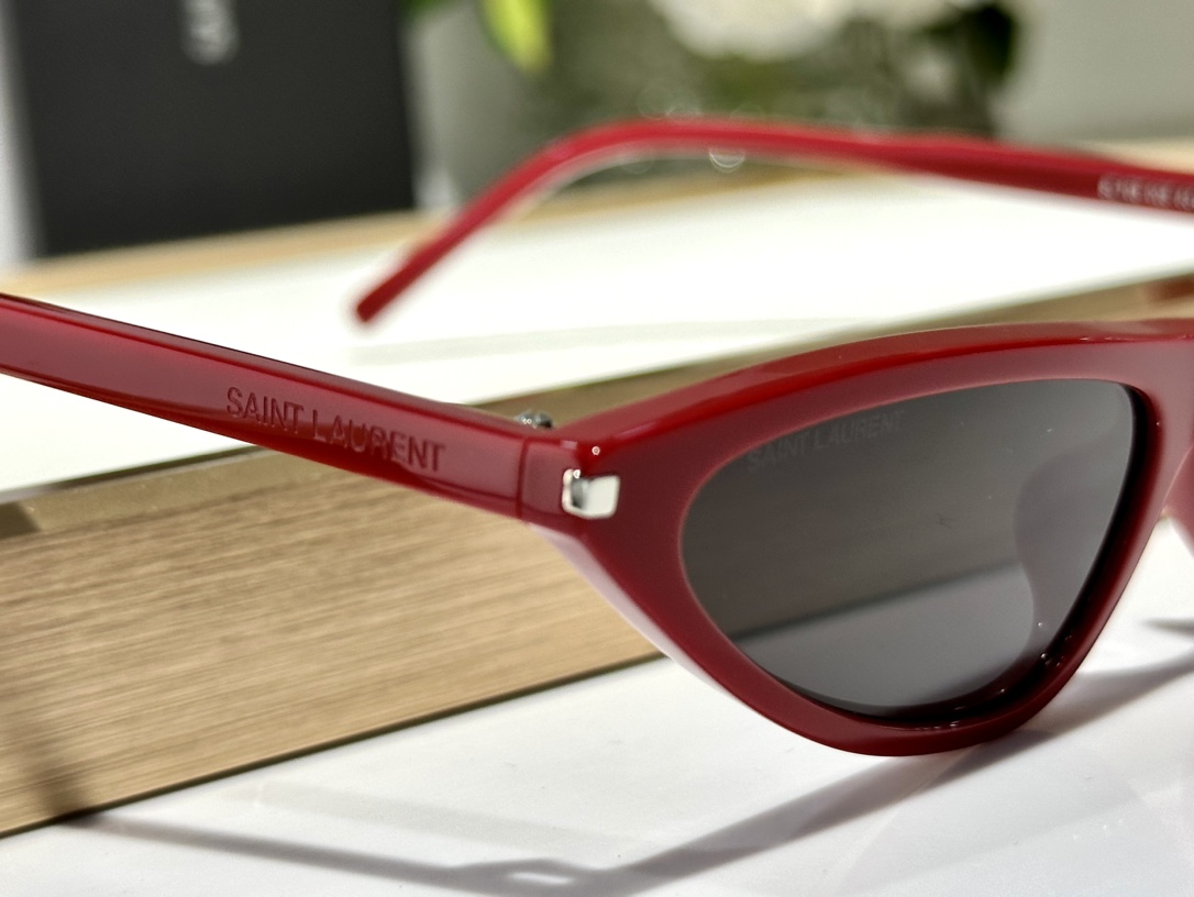  Saint*
Corner Angle SL703 sunglasses 
size：55口19-14