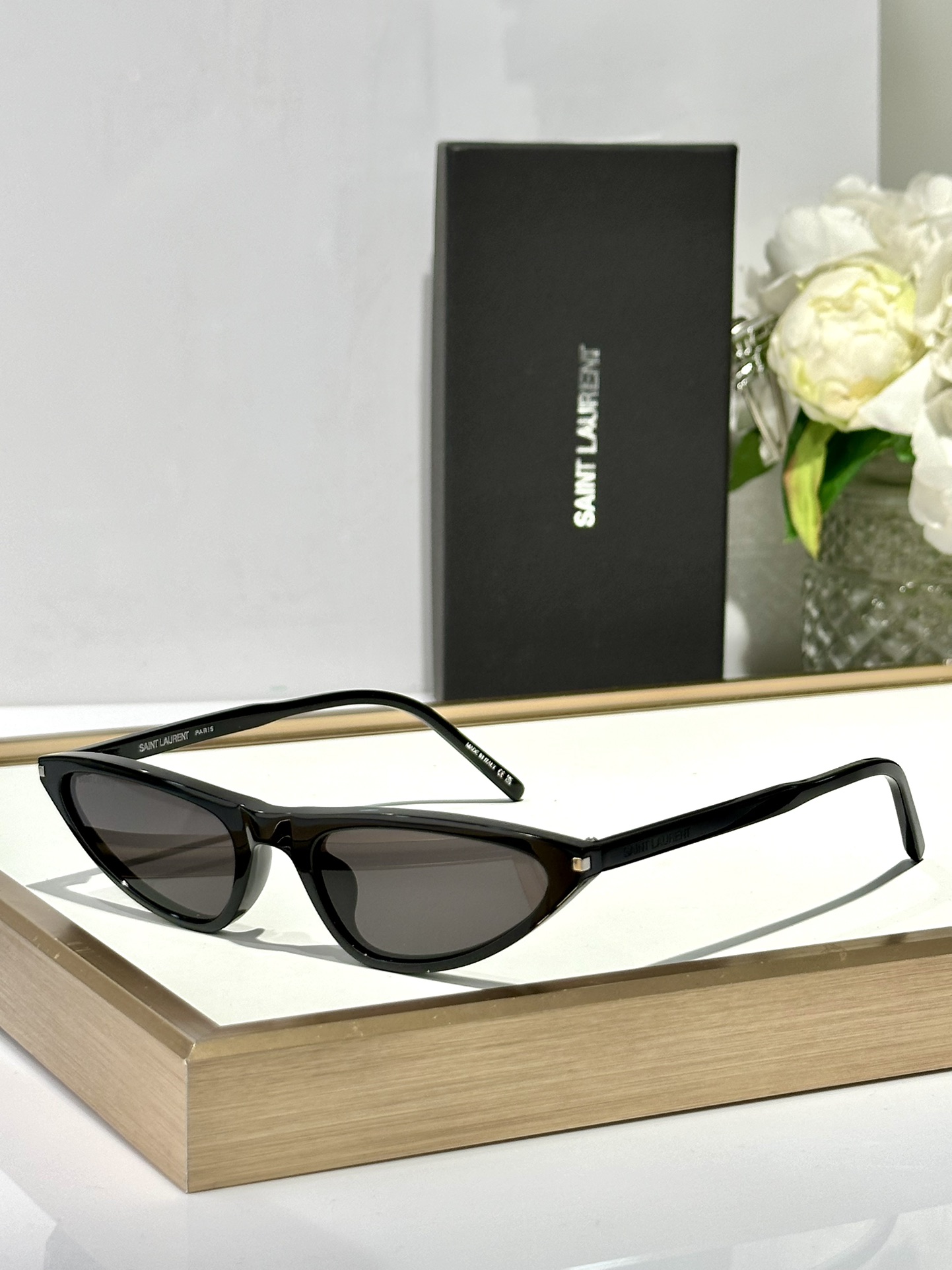  Saint*
Corner Angle SL703 sunglasses 
size：55口19-14