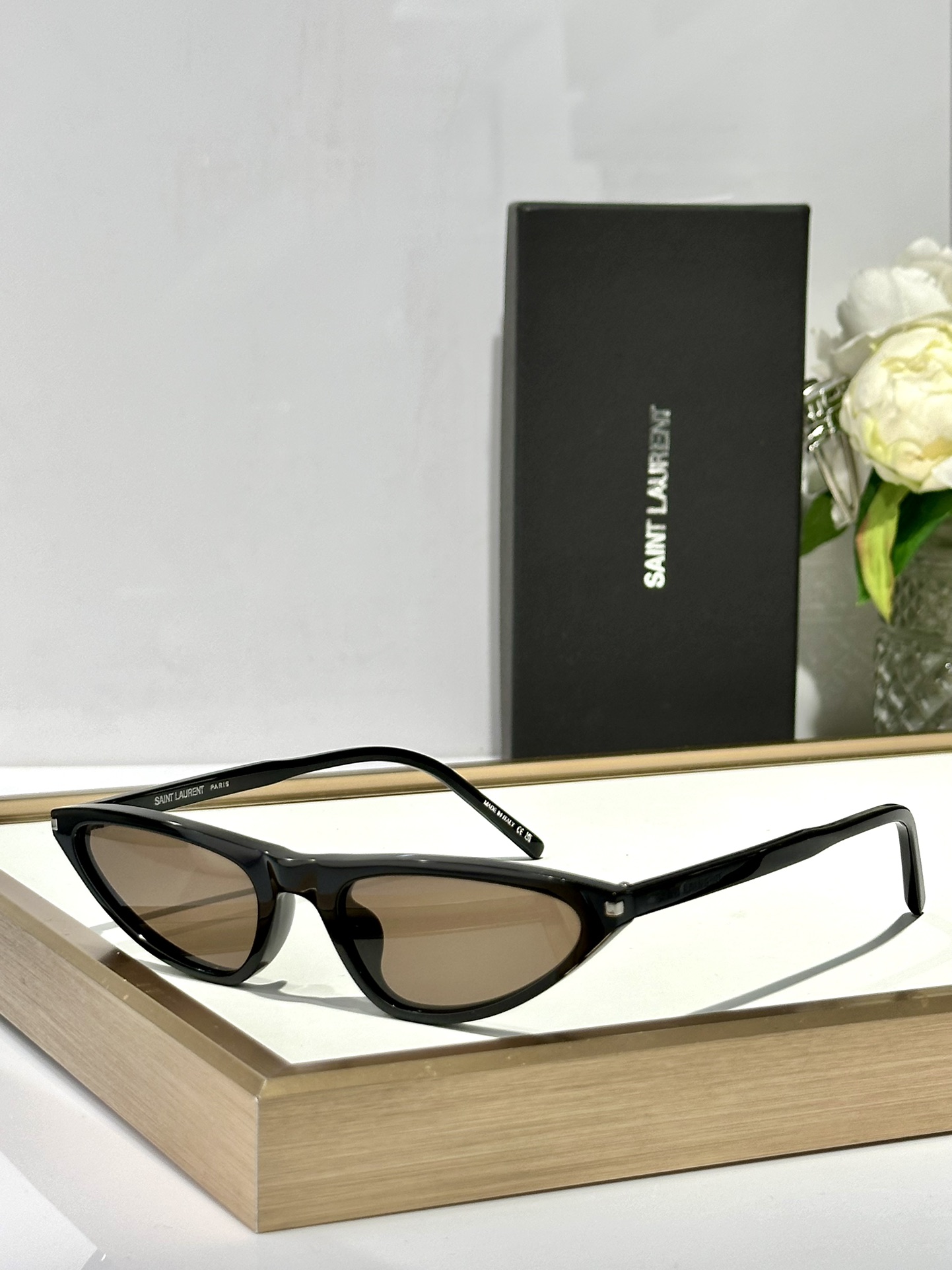  Saint*
Corner Angle SL703 sunglasses 
size：55口19-14