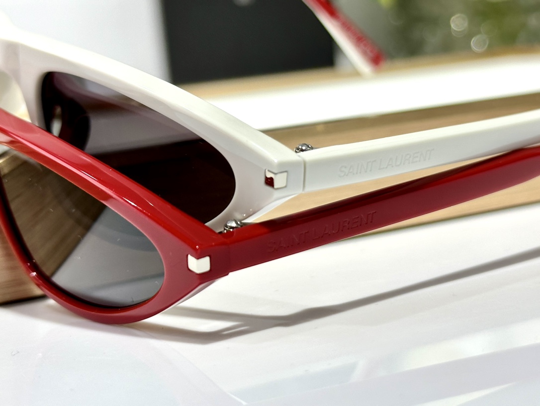  Saint*
Corner Angle SL703 sunglasses 
size：55口19-14