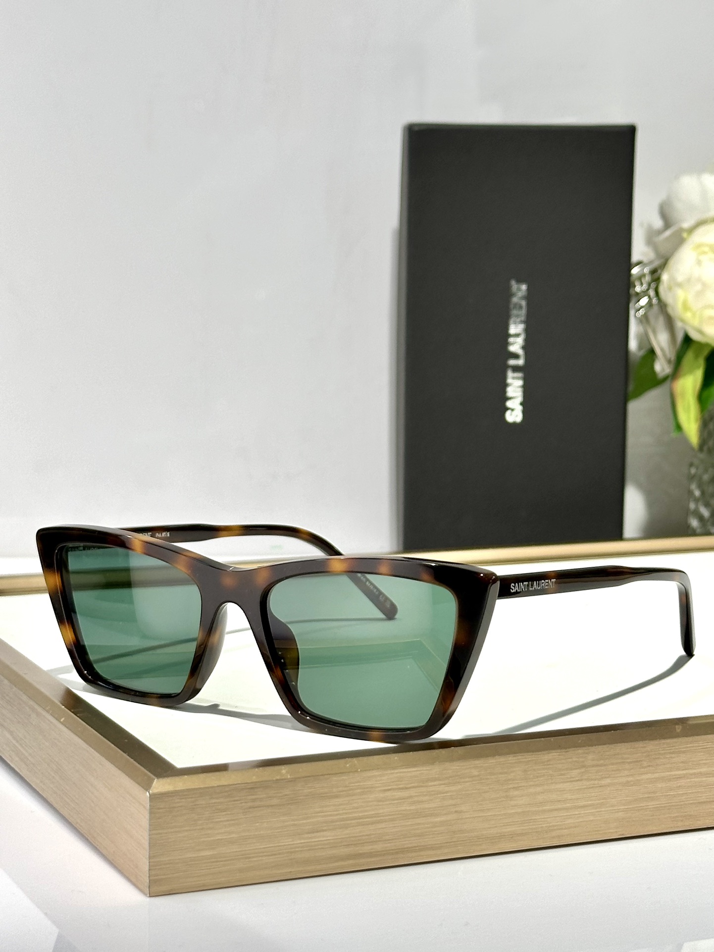  SAINT LAUREN*
ModelSL737
Size54口16-145
