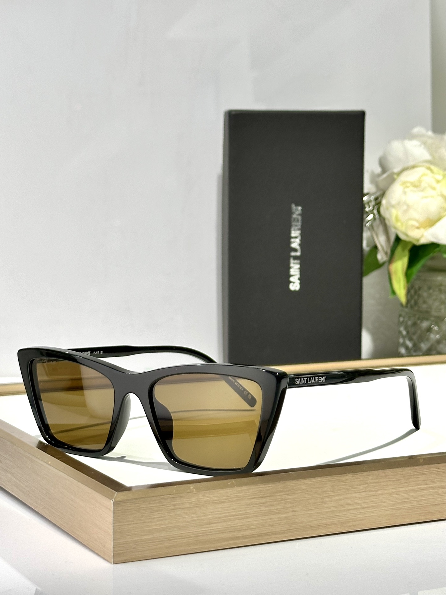  SAINT LAUREN*
ModelSL737
Size54口16-145
