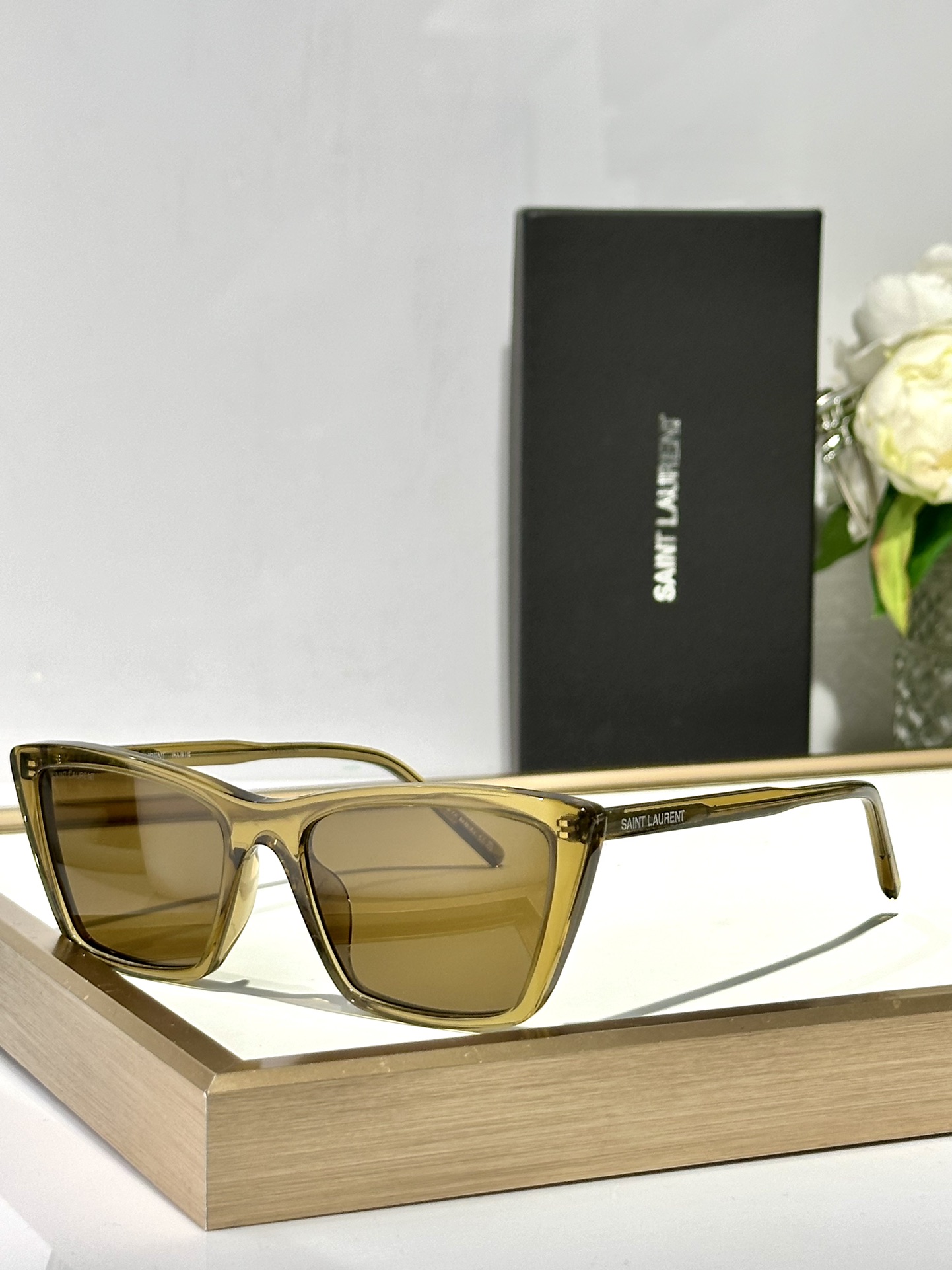  SAINT LAUREN*
ModelSL737
Size54口16-145

