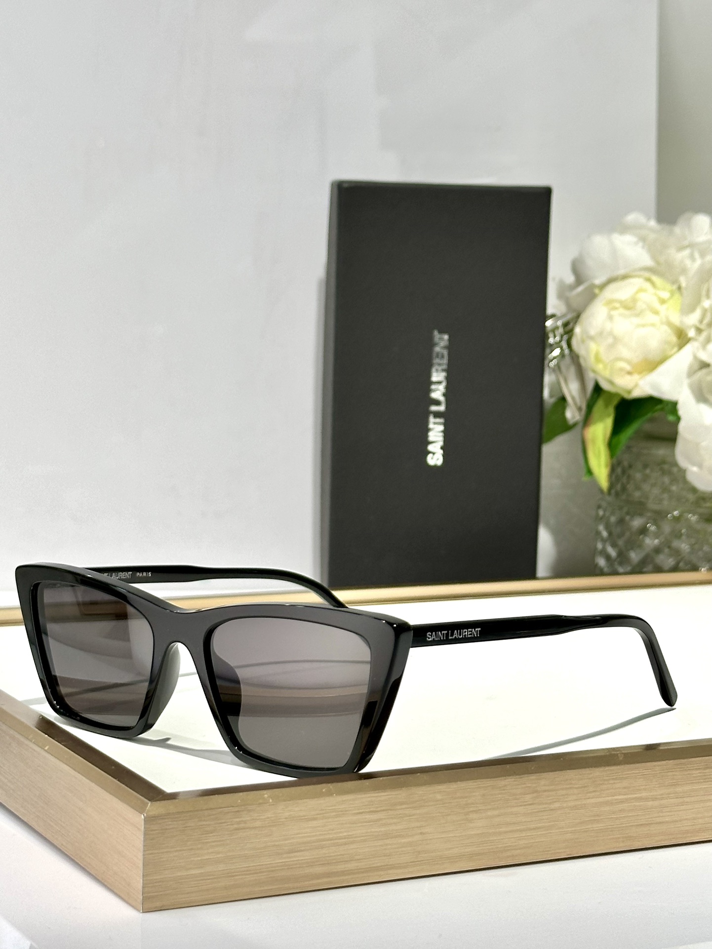  SAINT LAUREN*
ModelSL737
Size54口16-145
