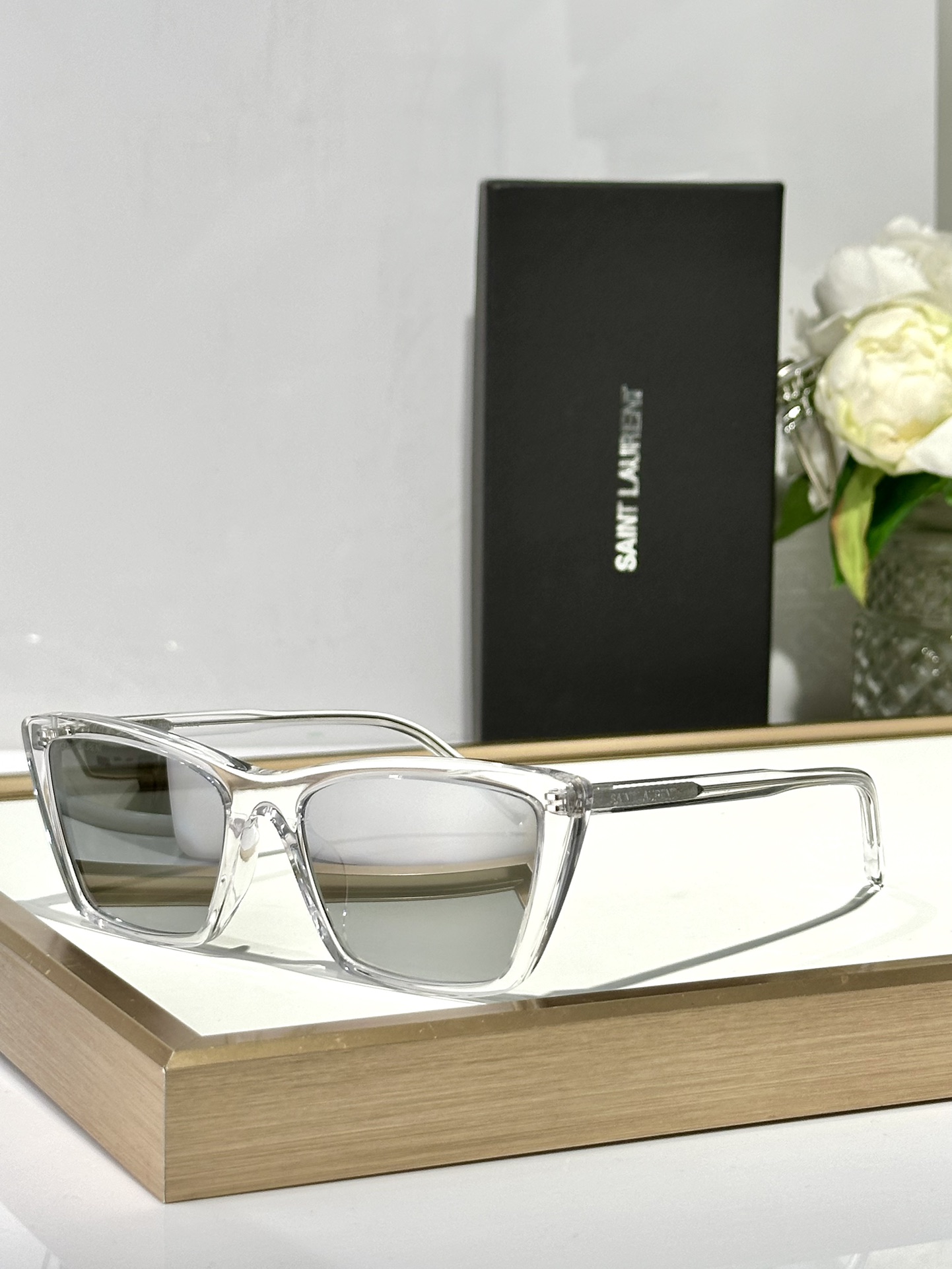  SAINT LAUREN*
ModelSL737
Size54口16-145
