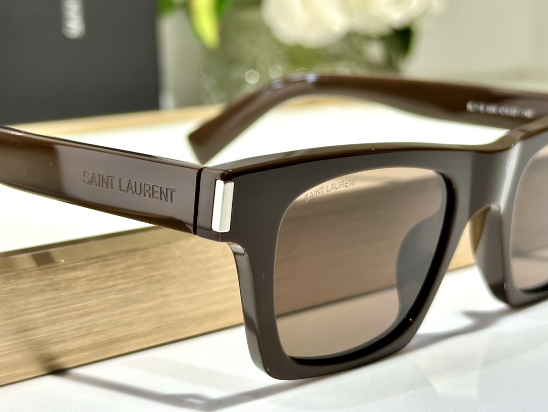  SAINT LAUREN*
ModelSL719
Size47口22-145
