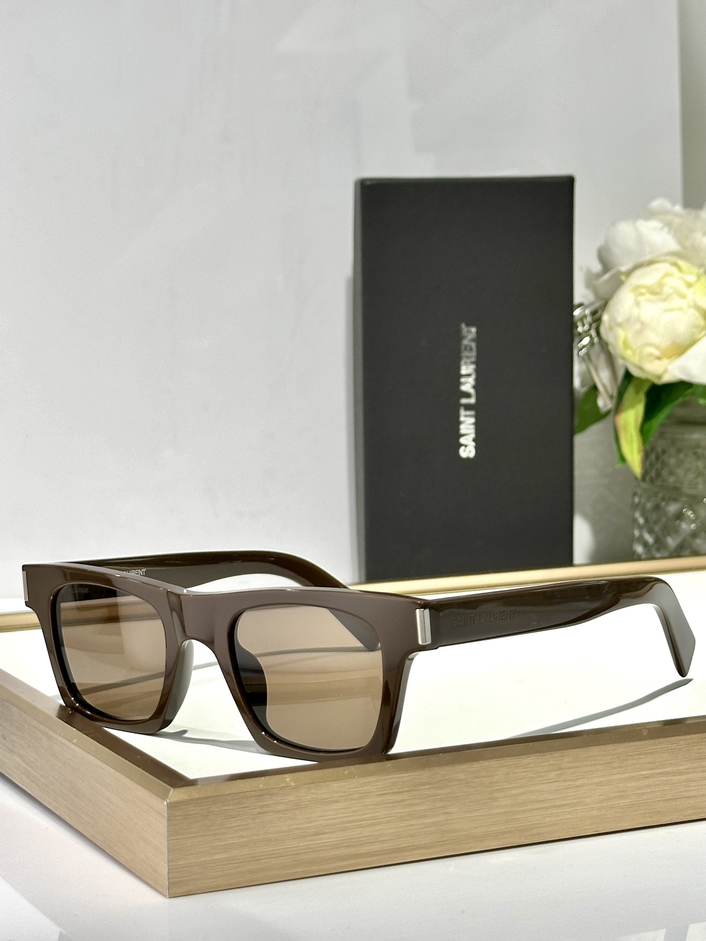  SAINT LAUREN*
ModelSL719
Size47口22-145
