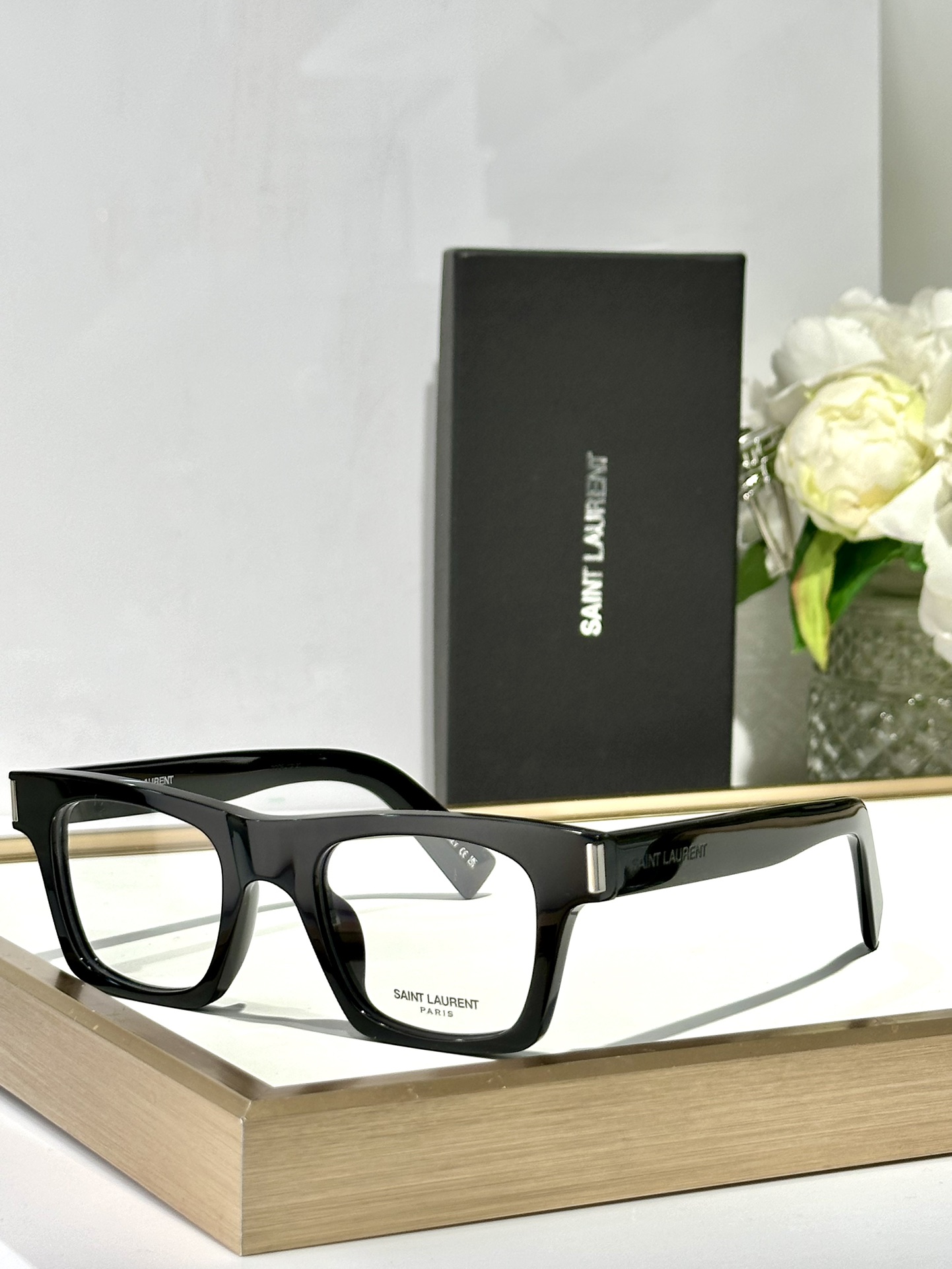  SAINT LAUREN*
ModelSL719
Size47口22-145
