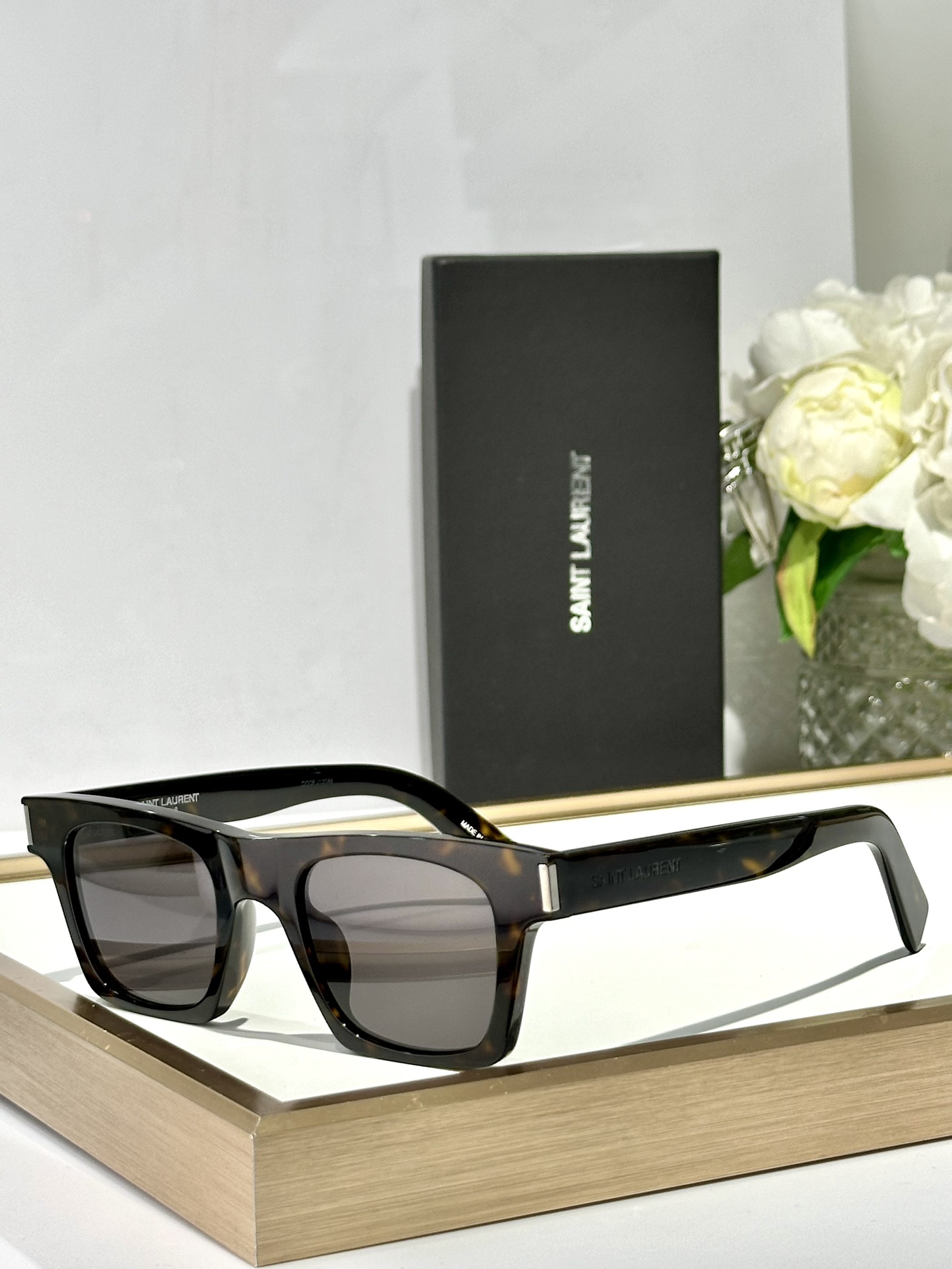 SAINT LAUREN*
ModelSL719
Size47口22-145
