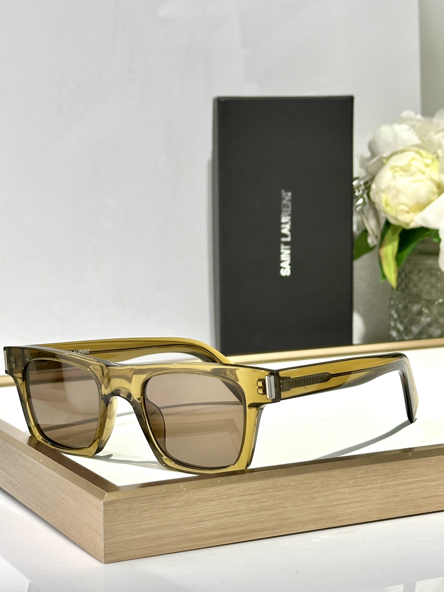  SAINT LAUREN*
ModelSL719
Size47口22-145
