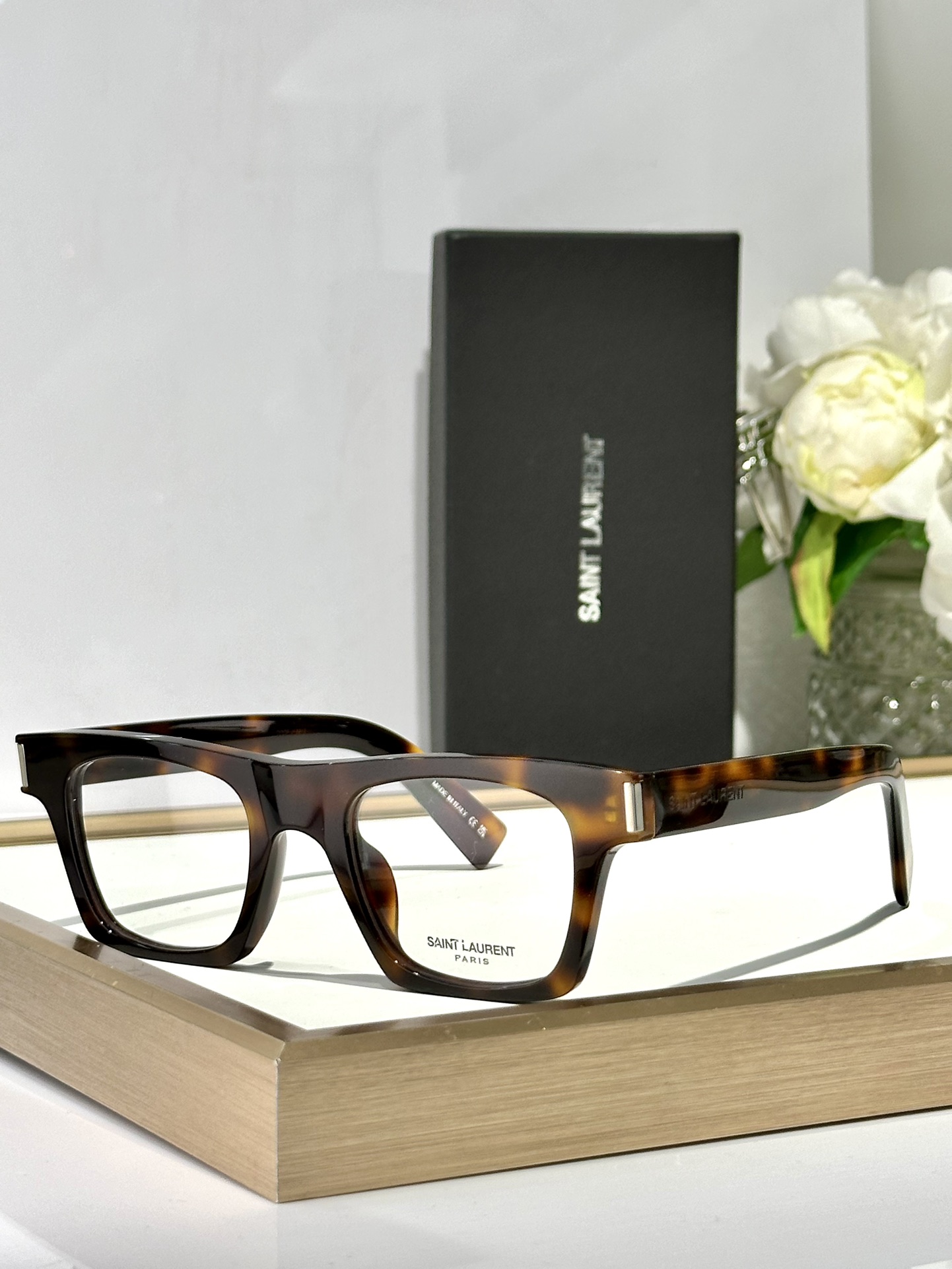  SAINT LAUREN*
ModelSL719
Size47口22-145
