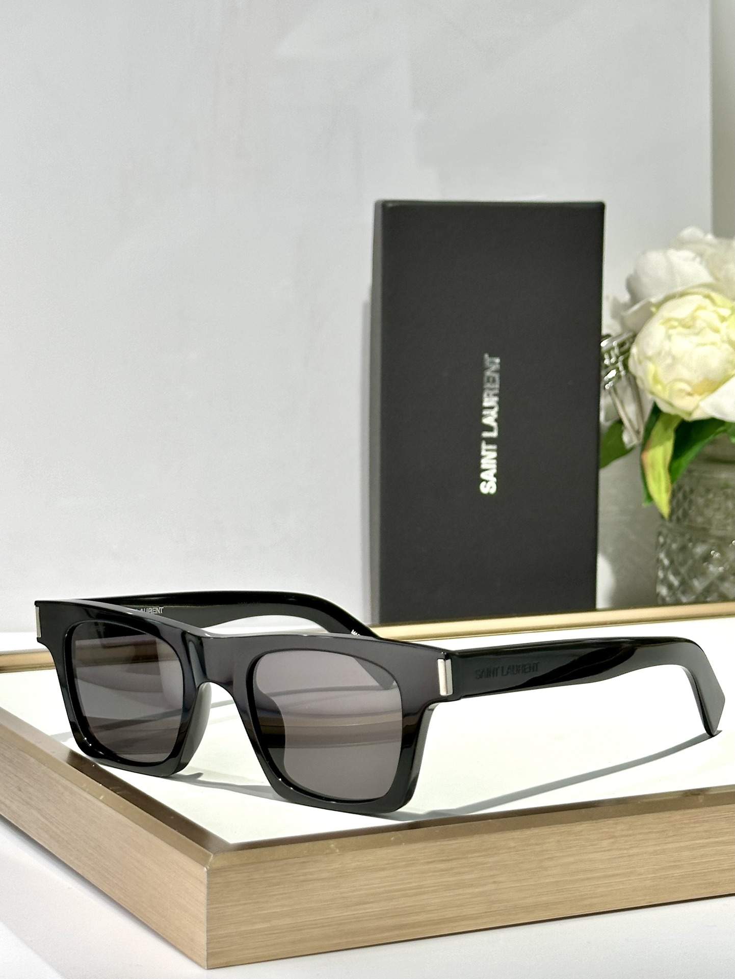  SAINT LAUREN*
ModelSL719
Size47口22-145
