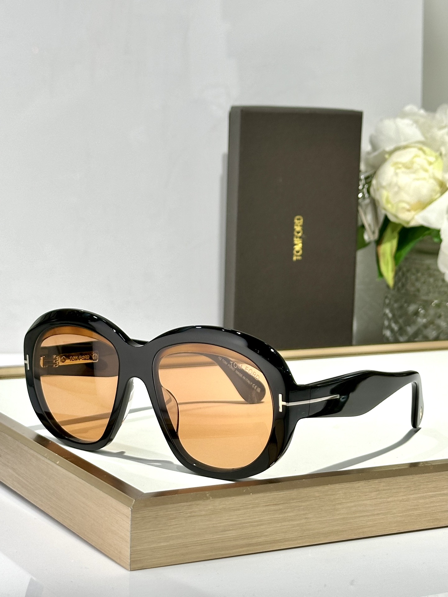 ￼ TOMFORD 
MODCIELLE FT1193 
Size58-15-135
