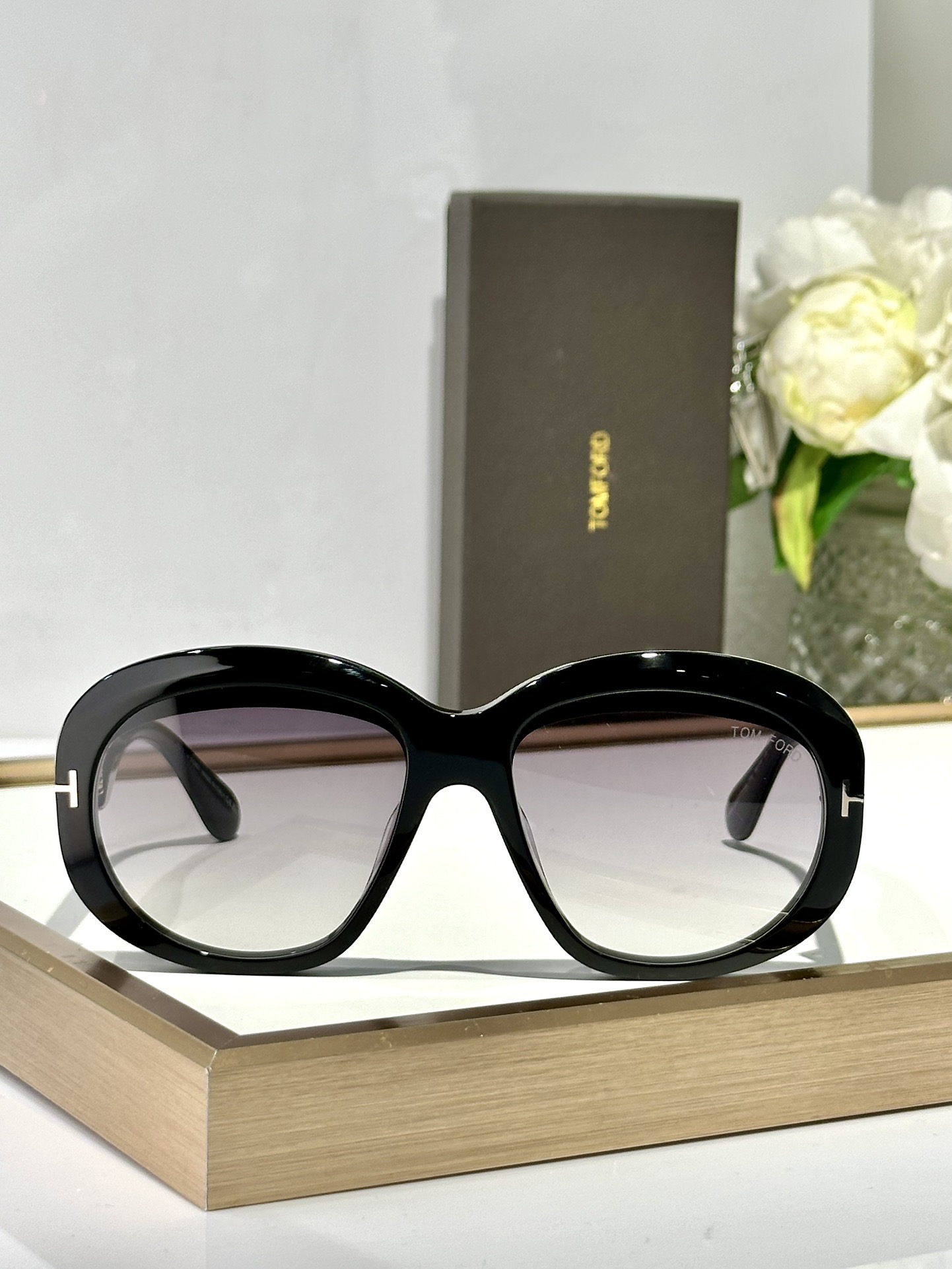 ￼ ￼ TOMFORD 
MODCIELLE FT1193 
Size58-15-135
