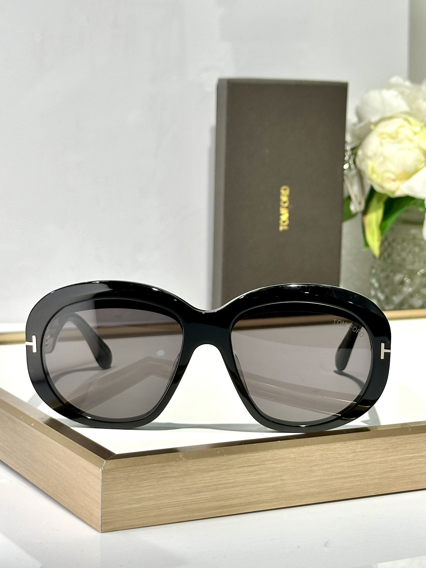 ￼ ￼ TOMFORD 
MODCIELLE FT1193 
Size58-15-135
