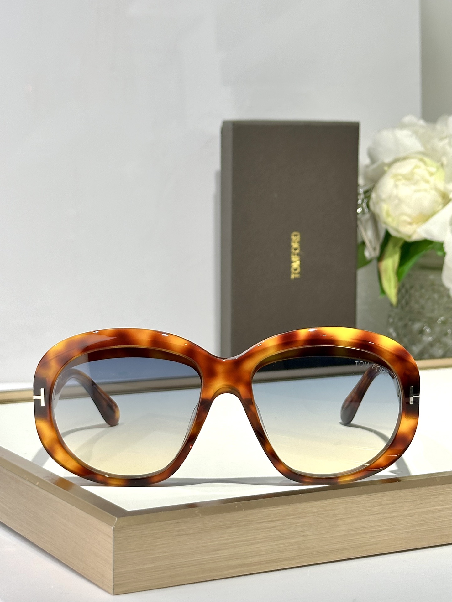 ￼ ￼ TOMFORD 
MODCIELLE FT1193 
Size58-15-135
