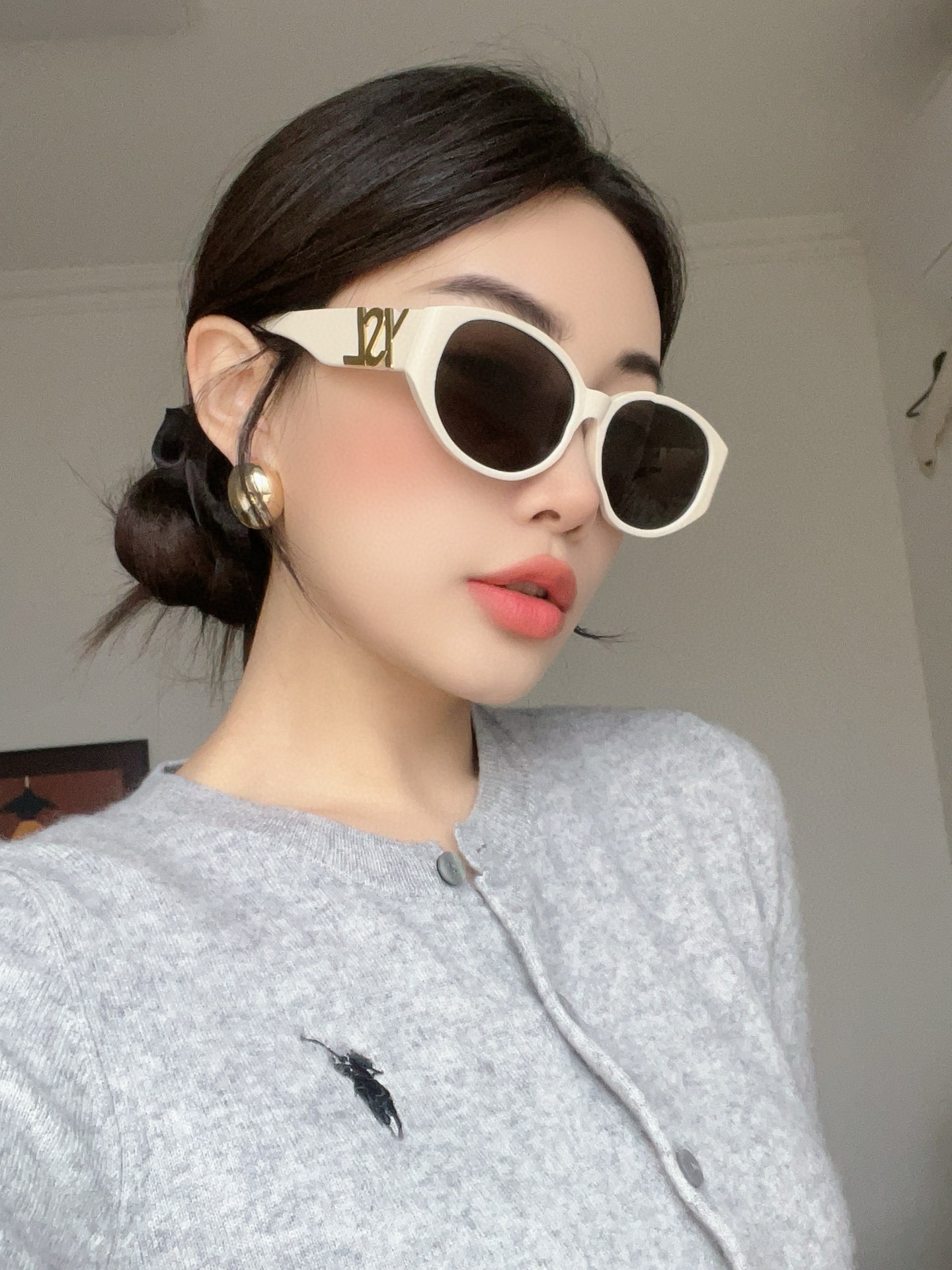  SAINT LAURENT . 𝑦𝑠𝑙新品
SL M86
腿上刻印SAINT LAURENT标志
si