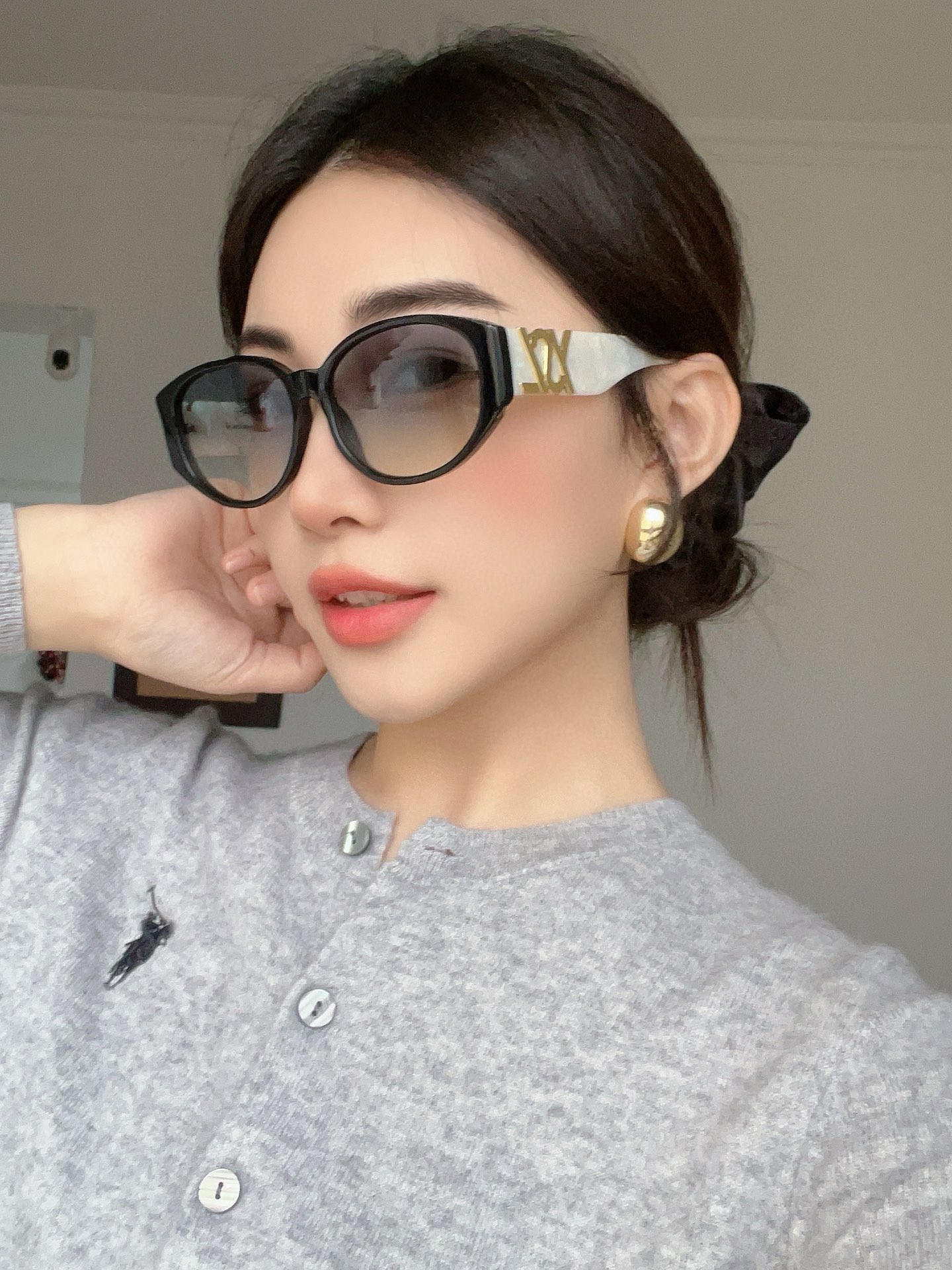  SAINT LAURENT . 𝑦𝑠𝑙新品
SL M86
腿上刻印SAINT LAURENT标志
si