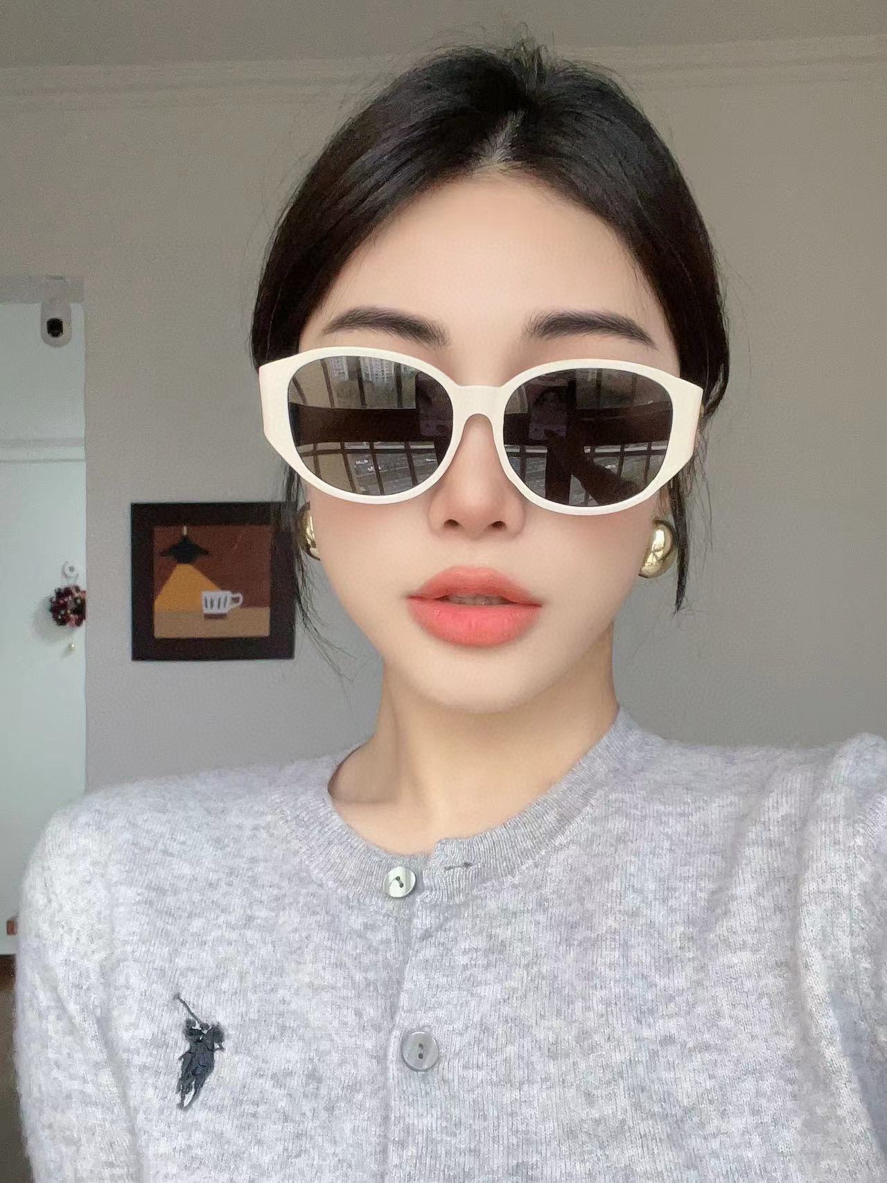  SAINT LAURENT . 𝑦𝑠𝑙新品
SL M86
腿上刻印SAINT LAURENT标志
si
