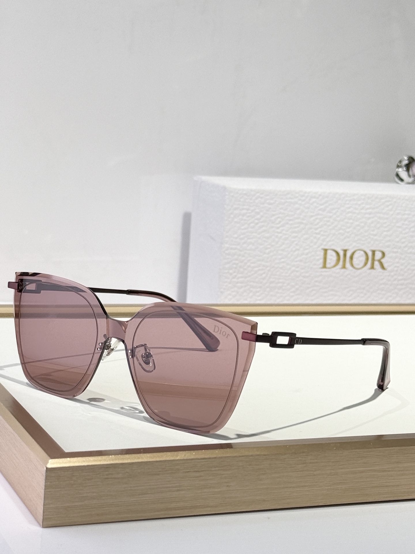  Dio*
ModCD0201

Size139-0-147
