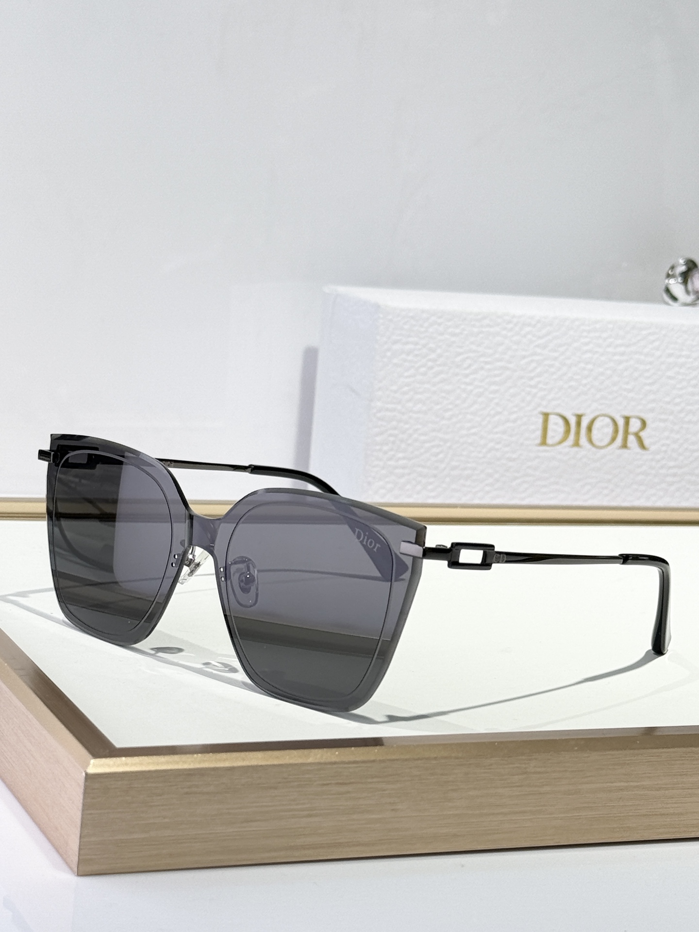  Dio*
ModCD0201

Size139-0-147
