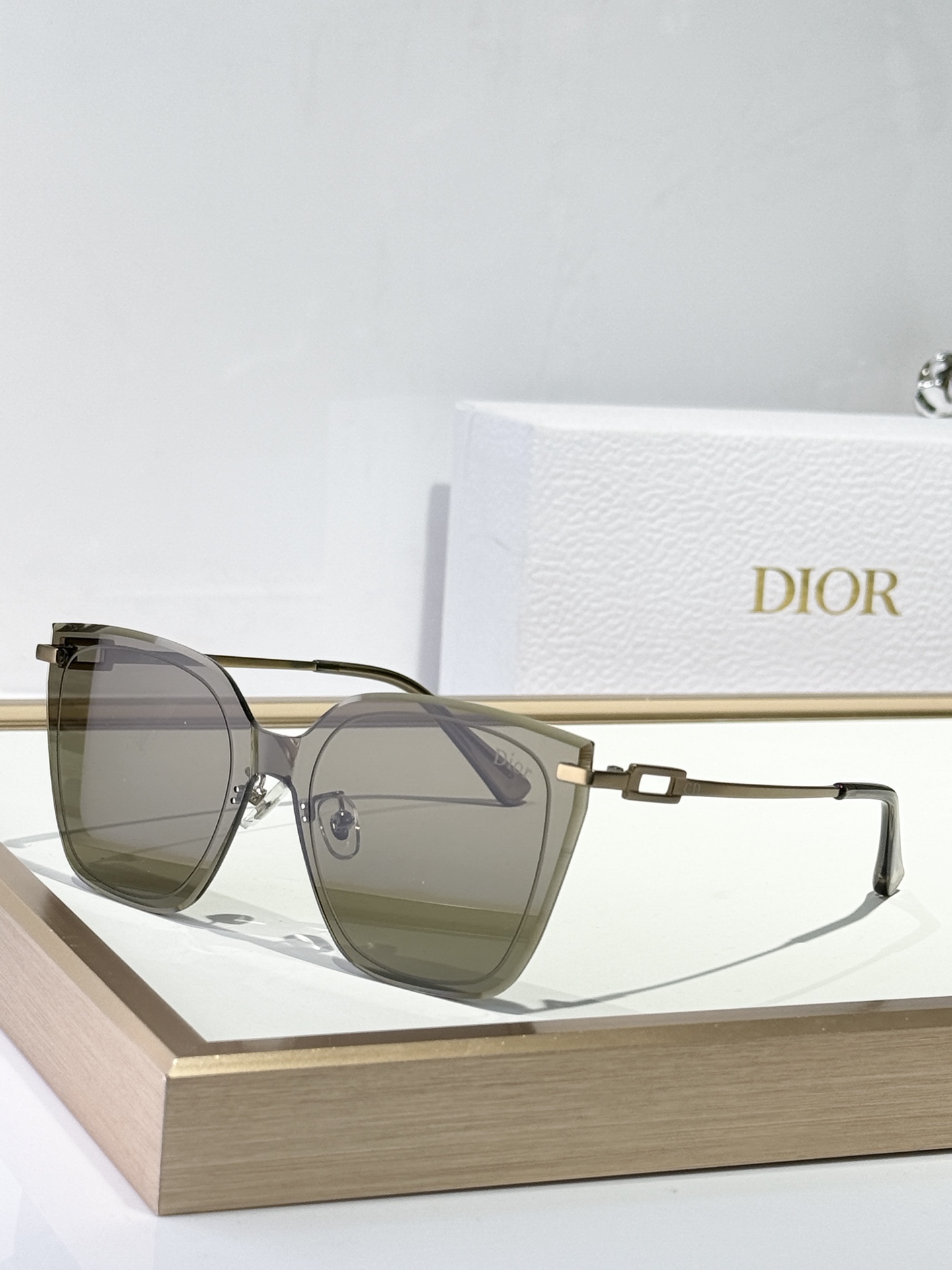  Dio*
ModCD0201

Size139-0-147

