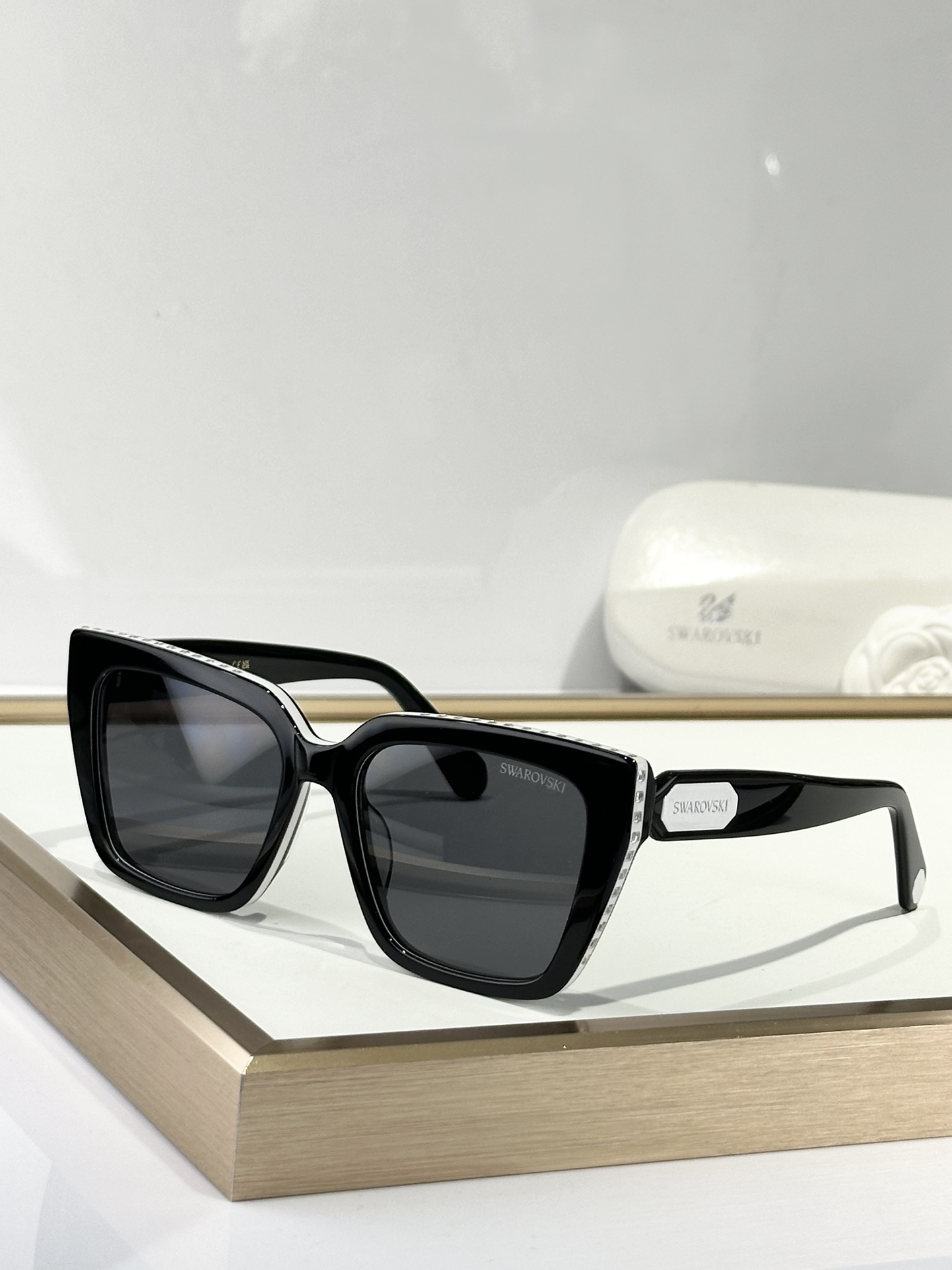  SWAROVSKI
MOD：SK 6913
Size：55口18 145
