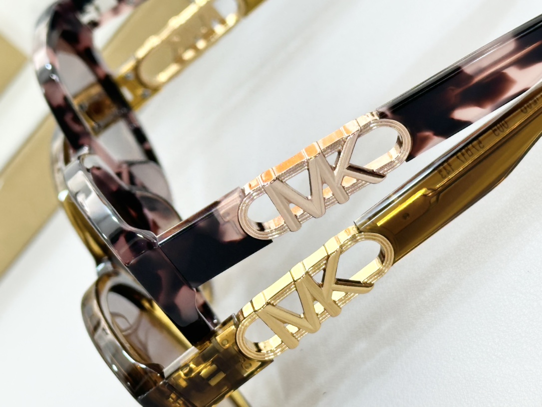  MICHAEL KORS
MOD：MK4120U
Size：54口17
