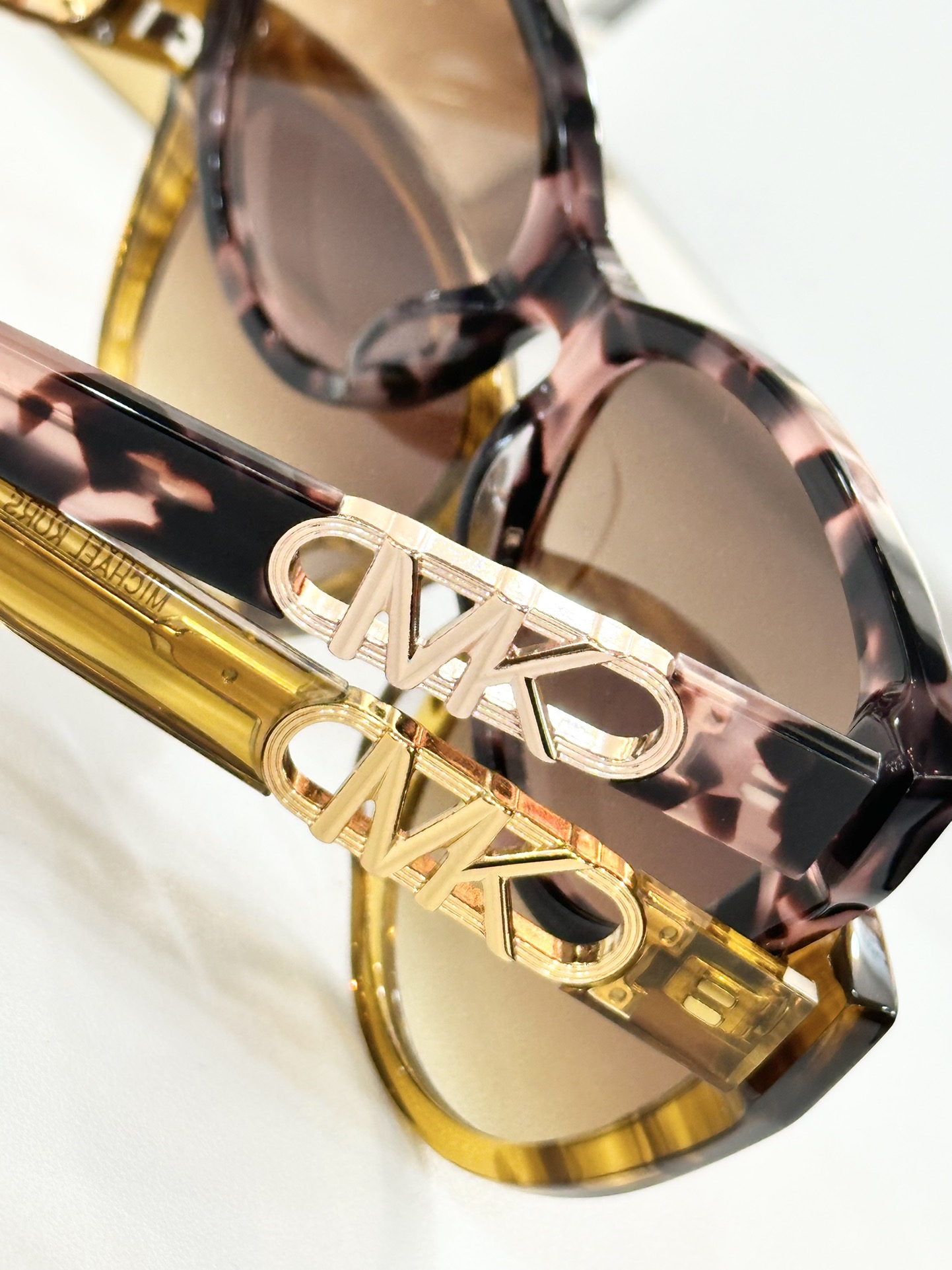  MICHAEL KORS
MOD：MK4120U
Size：54口17
